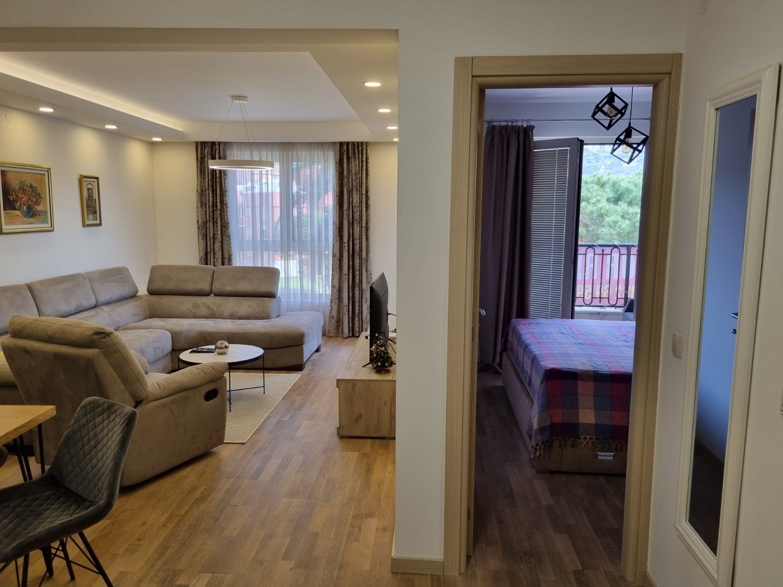 Izdavanje jednosobnog, potpuno nameštenog stana 50 m² sa parking mestom– blizu centra Budve (na duzi period) - Amfora Real Estate