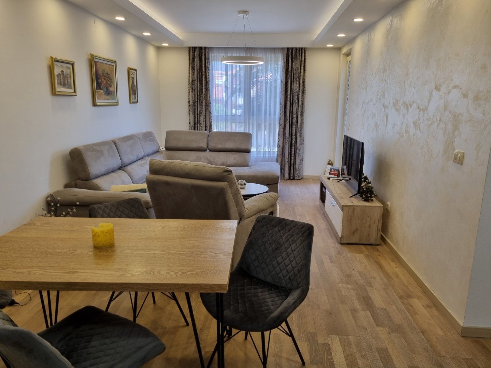 Izdavanje jednosobnog, potpuno nameštenog stana 50 m² sa parking mestom– blizu centra Budve (dostupno od 01.12.2025,na duzi period) - Amfora Real Estate