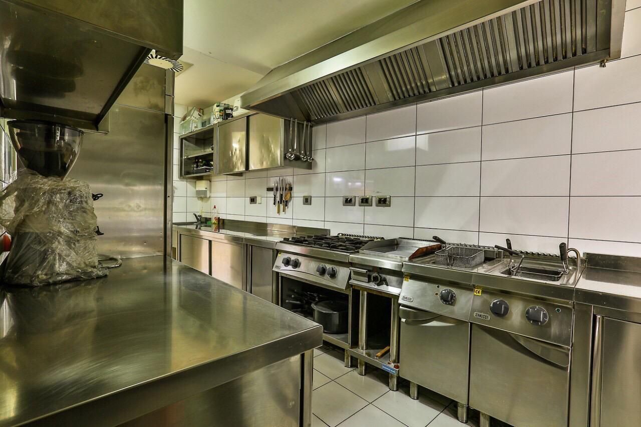 Prodaja poslovnog prostora 145 m² – potpuno opremljen restoran u kompleksu TQ Plaza, strogi centar Budve - Amfora Real Estate