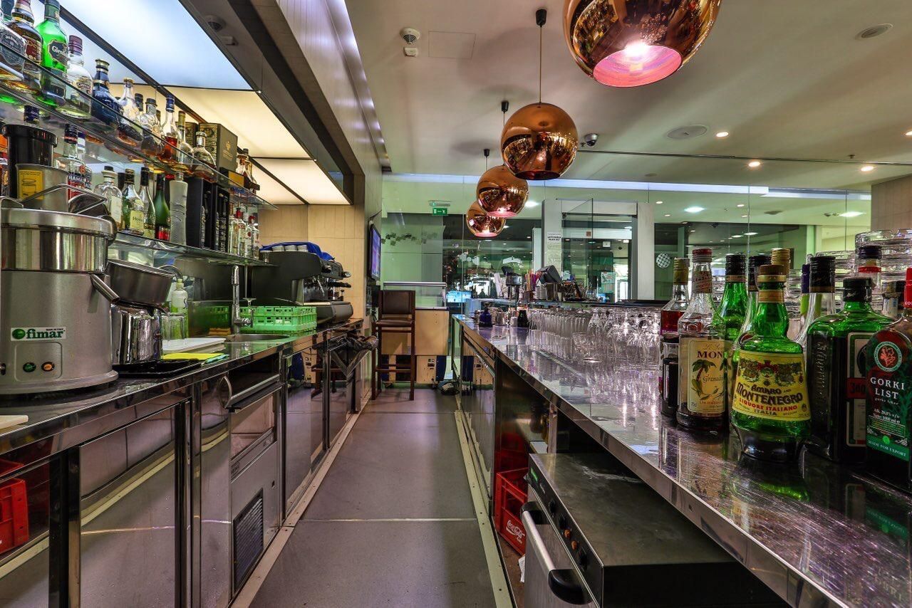 Prodaja poslovnog prostora 145 m² – potpuno opremljen restoran u kompleksu TQ Plaza, strogi centar Budve - Amfora Real Estate