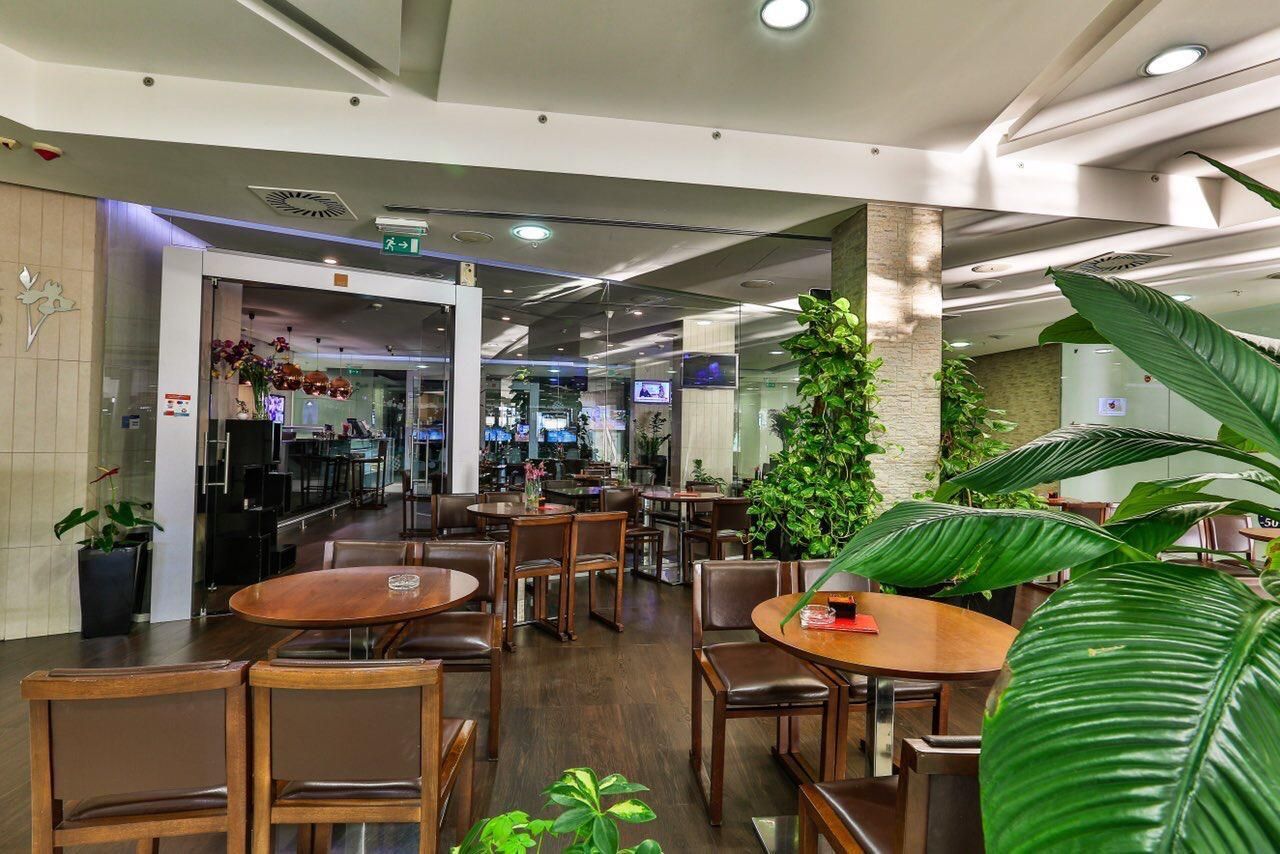 Prodaja poslovnog prostora 145 m² – potpuno opremljen restoran u kompleksu TQ Plaza, strogi centar Budve - Amfora Real Estate