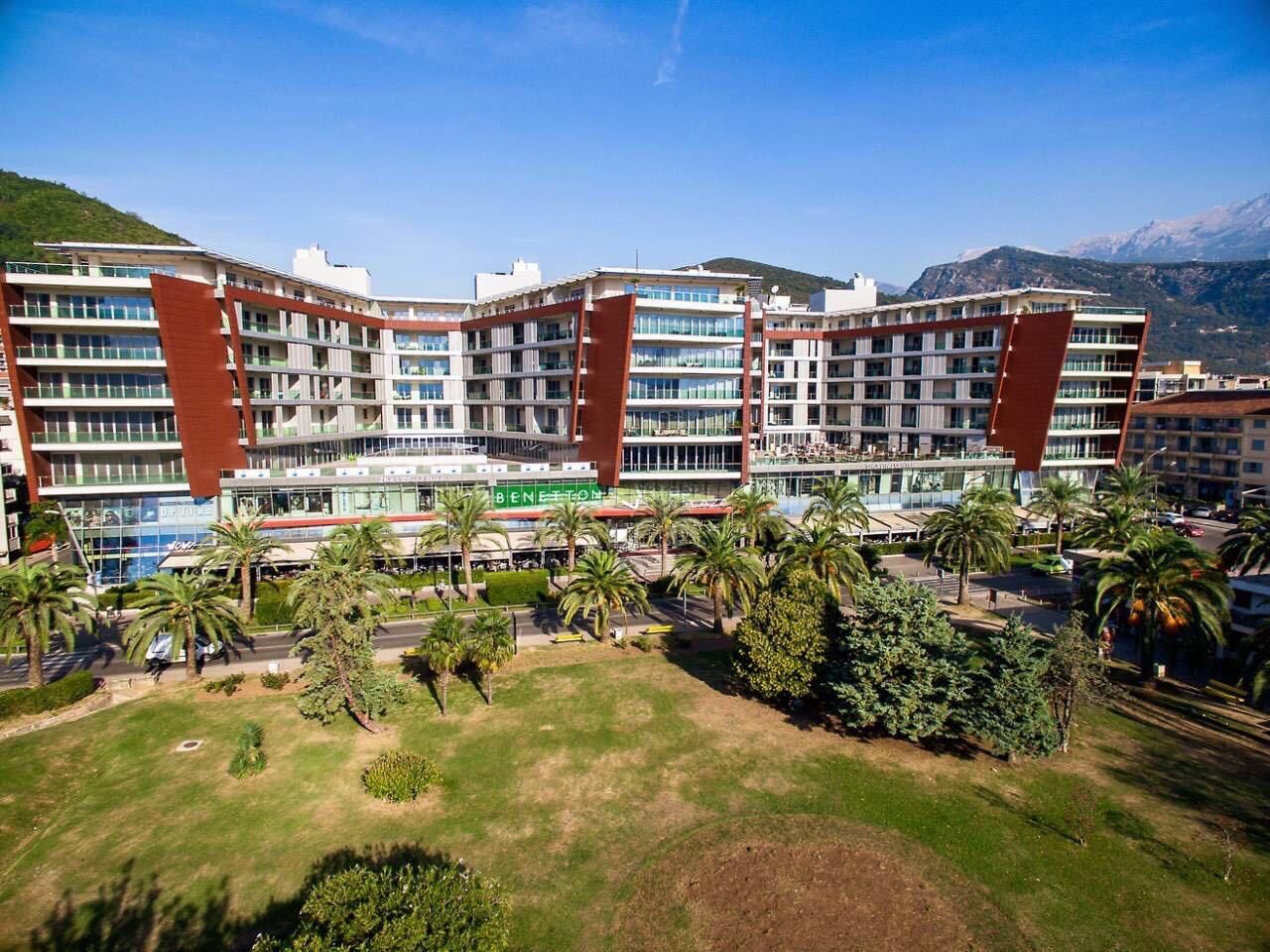 Prodaja poslovnog prostora 145 m² – potpuno opremljen restoran u kompleksu TQ Plaza, strogi centar Budve - Amfora Real Estate