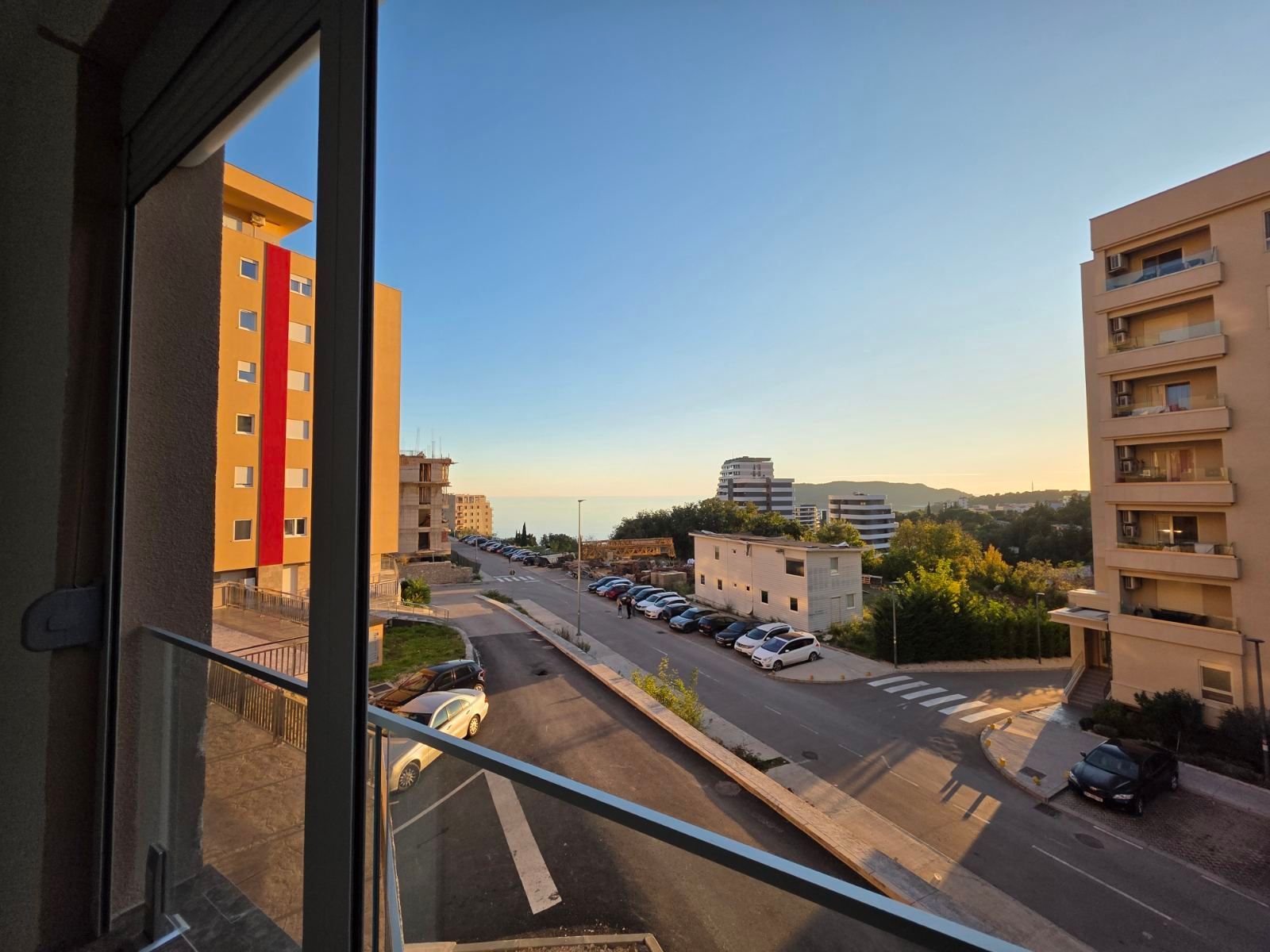 Prodaja dvosobnog stana 58 m² s pogledom na more u novoj zgradi u Becicima - Amfora Real Estate