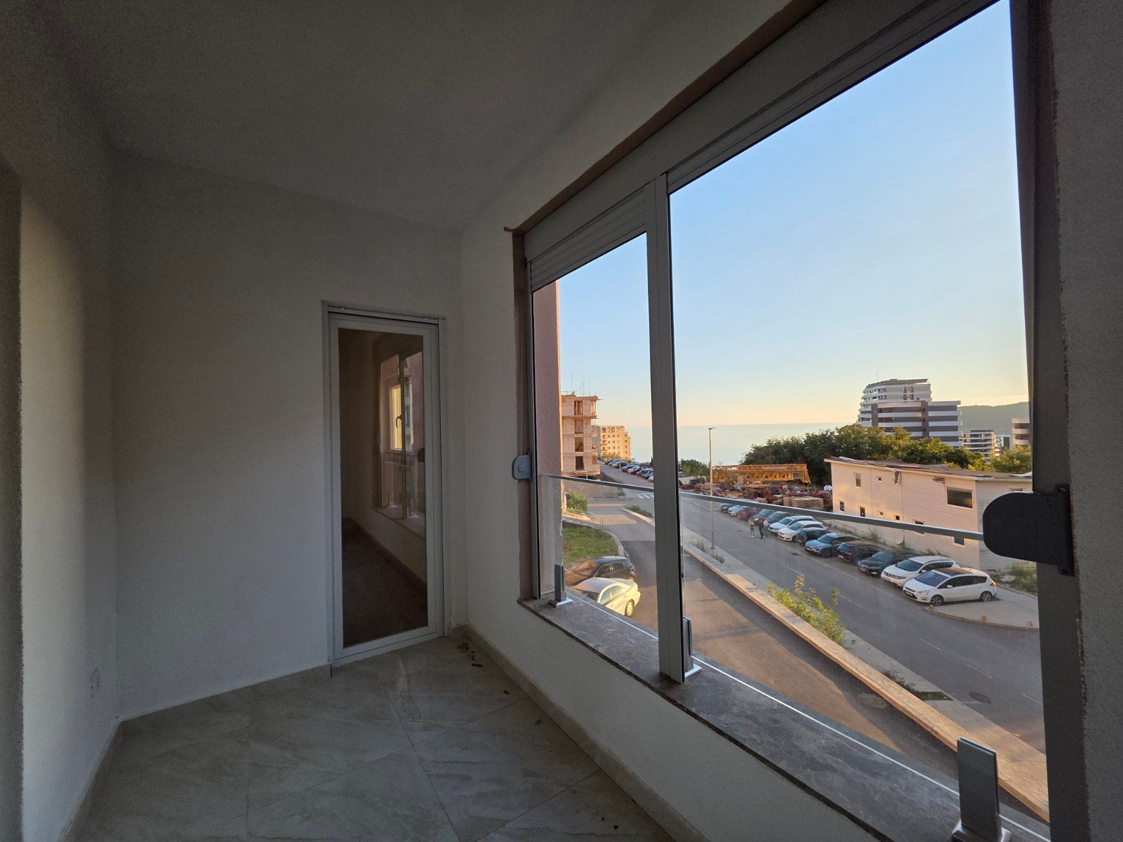 Prodaja dvosobnog stana 58 m² s pogledom na more u novoj zgradi u Becicima - Amfora Real Estate