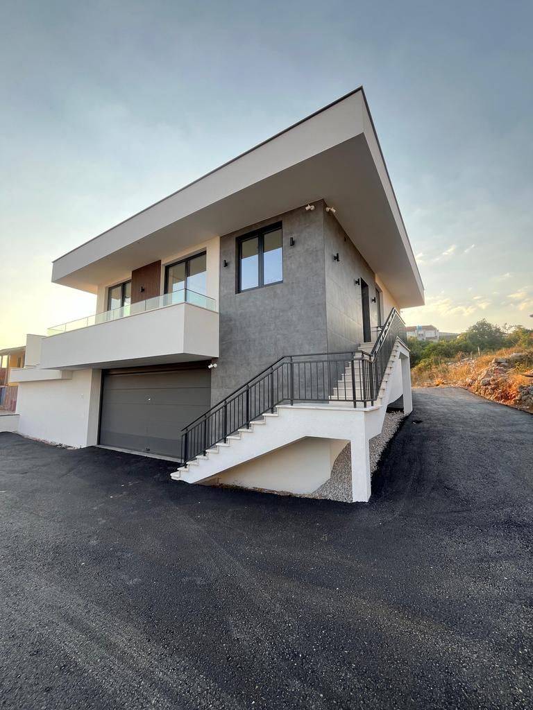 Prodaja moderne vile sa bazenom i panoramskim pogledom na more – Krimovica, Kotor - Amfora Real Estate