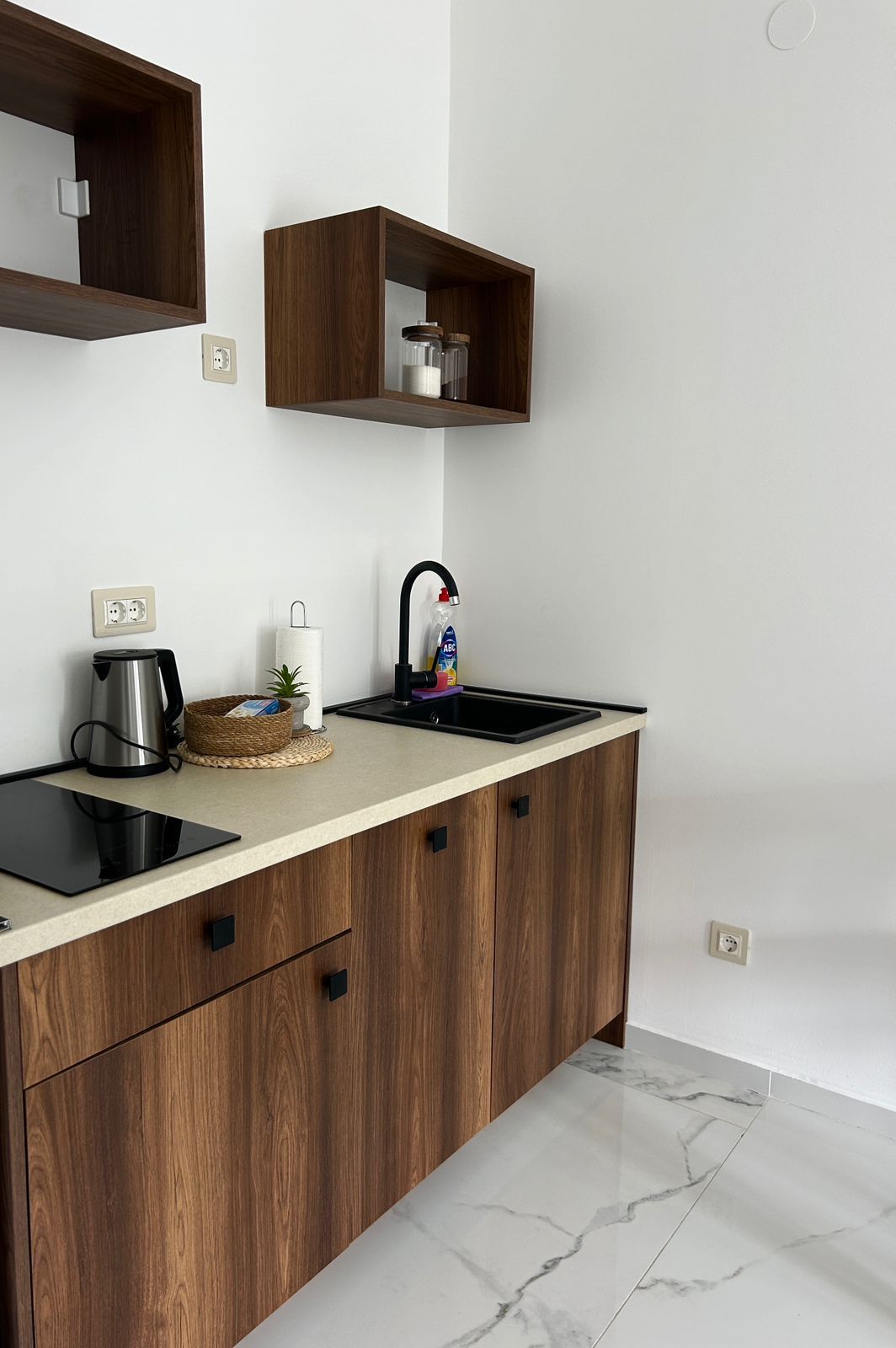 Izdavanje garsonjere 28 m² u luksuznom kompleksu Most Olive sa pogledom na more – Pržno, Budva - Amfora Real Estate