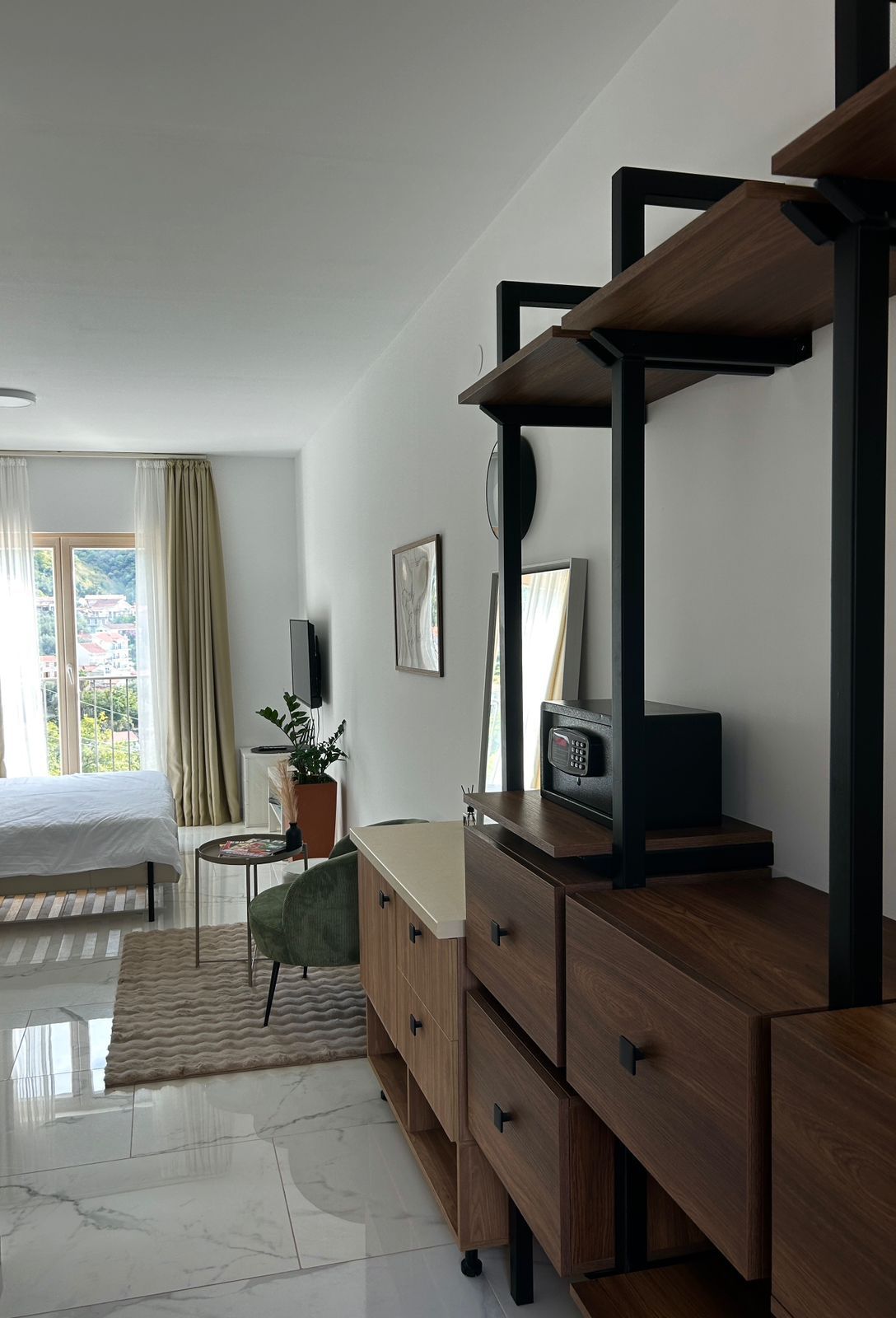 Izdavanje garsonjere 28 m² u luksuznom kompleksu Most Olive sa pogledom na more – Pržno, Budva - Amfora Real Estate