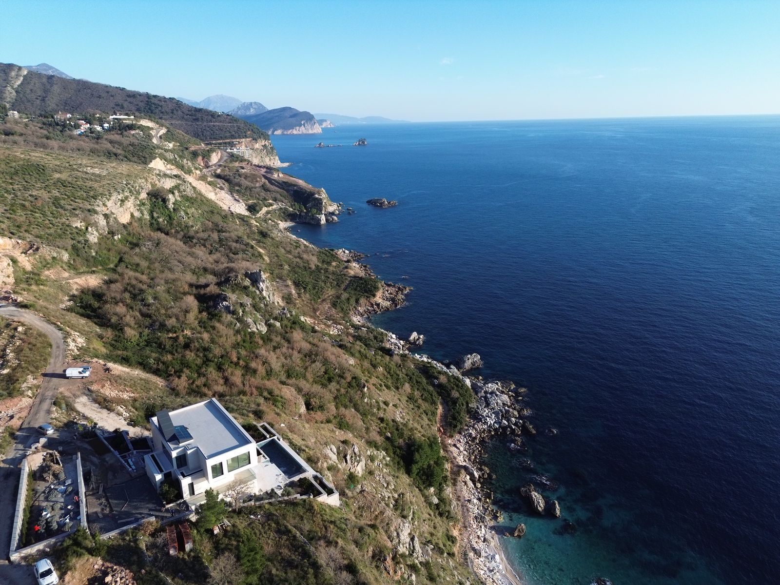 Prodaja atraktivnog zemljišta 8.000 m² na litici mora – Skočiđevojka, Reževići - Amfora Real Estate