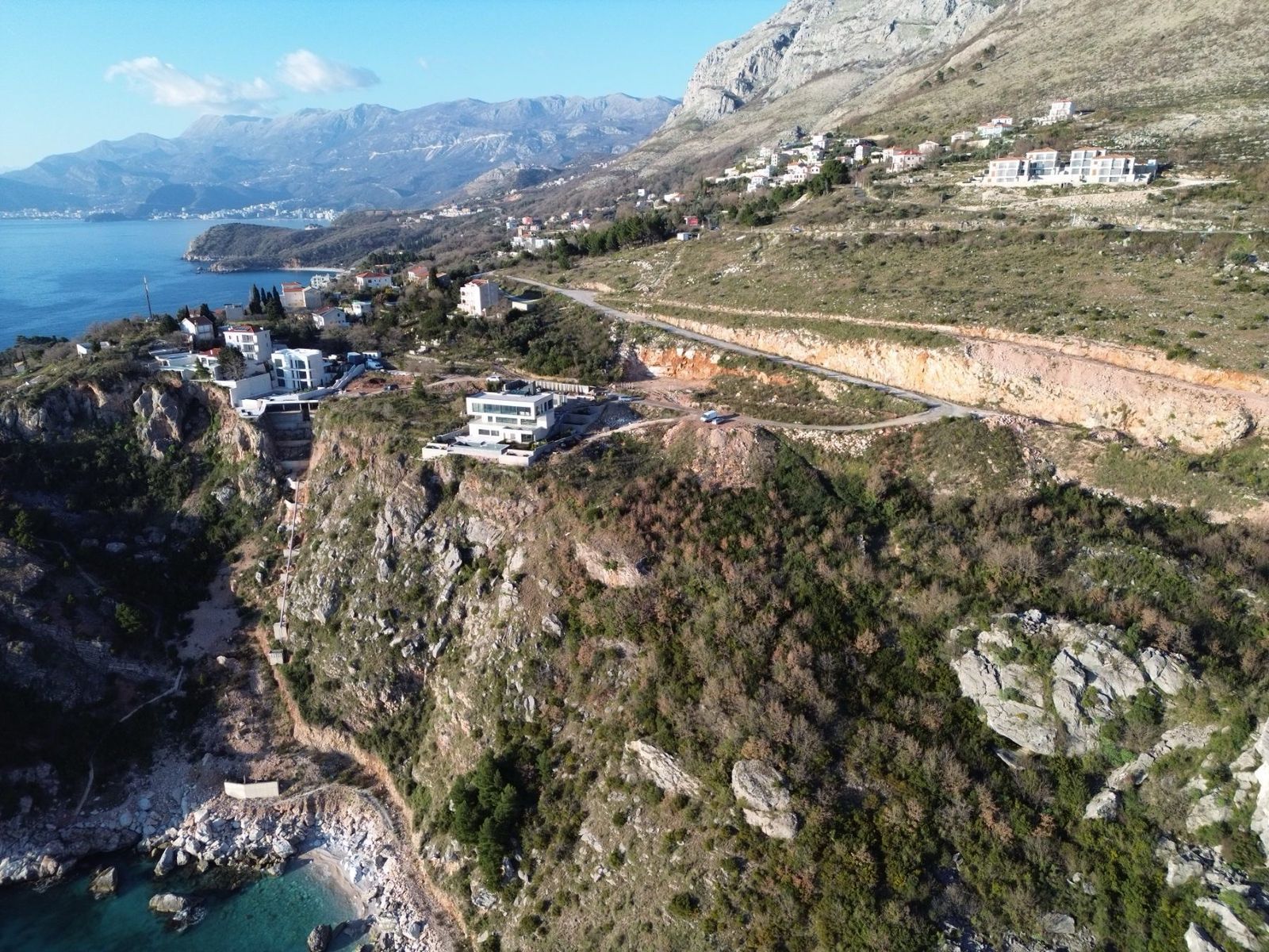 Prodaja atraktivnog zemljišta 8.000 m² na litici mora – Skočiđevojka, Reževići - Amfora Real Estate