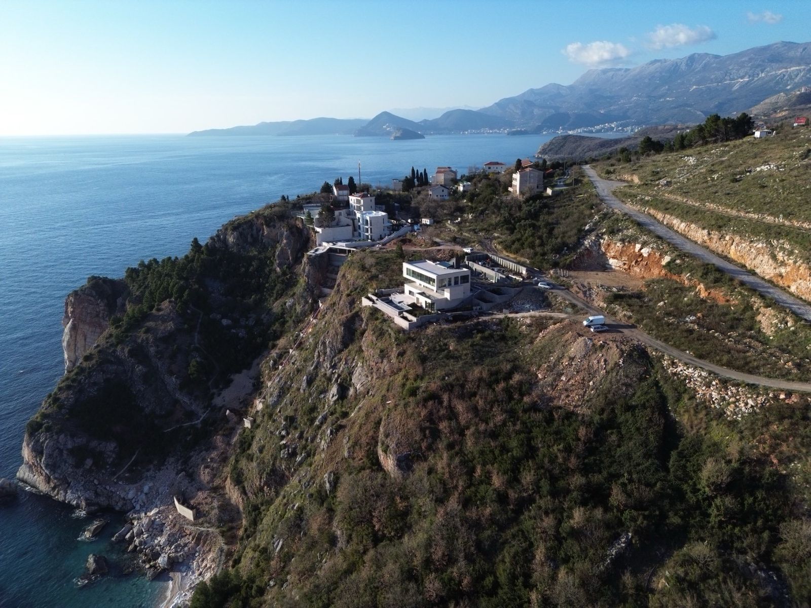 Prodaja urbanizovanog zemljista 1.492 m² sa panoramskim pogledom na more – Skočiđevojka, Reževići - Amfora Real Estate