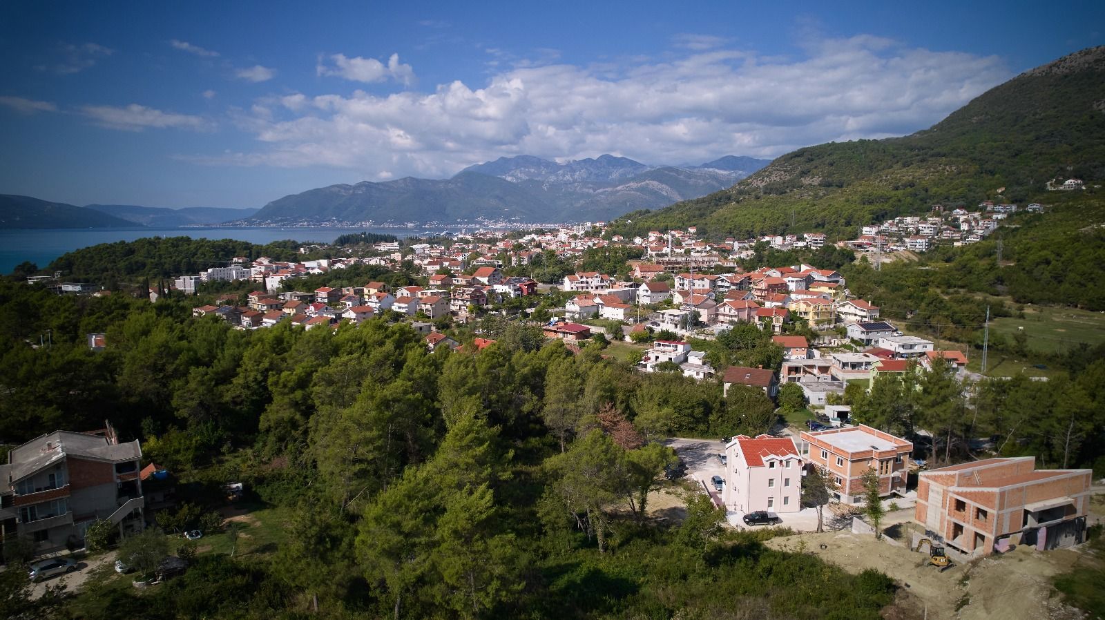 Prodaja zemljista 1.983 m² u Tivtu, Mrčevac – idealno za izgradnju stambenih objekata - Amfora Real Estate