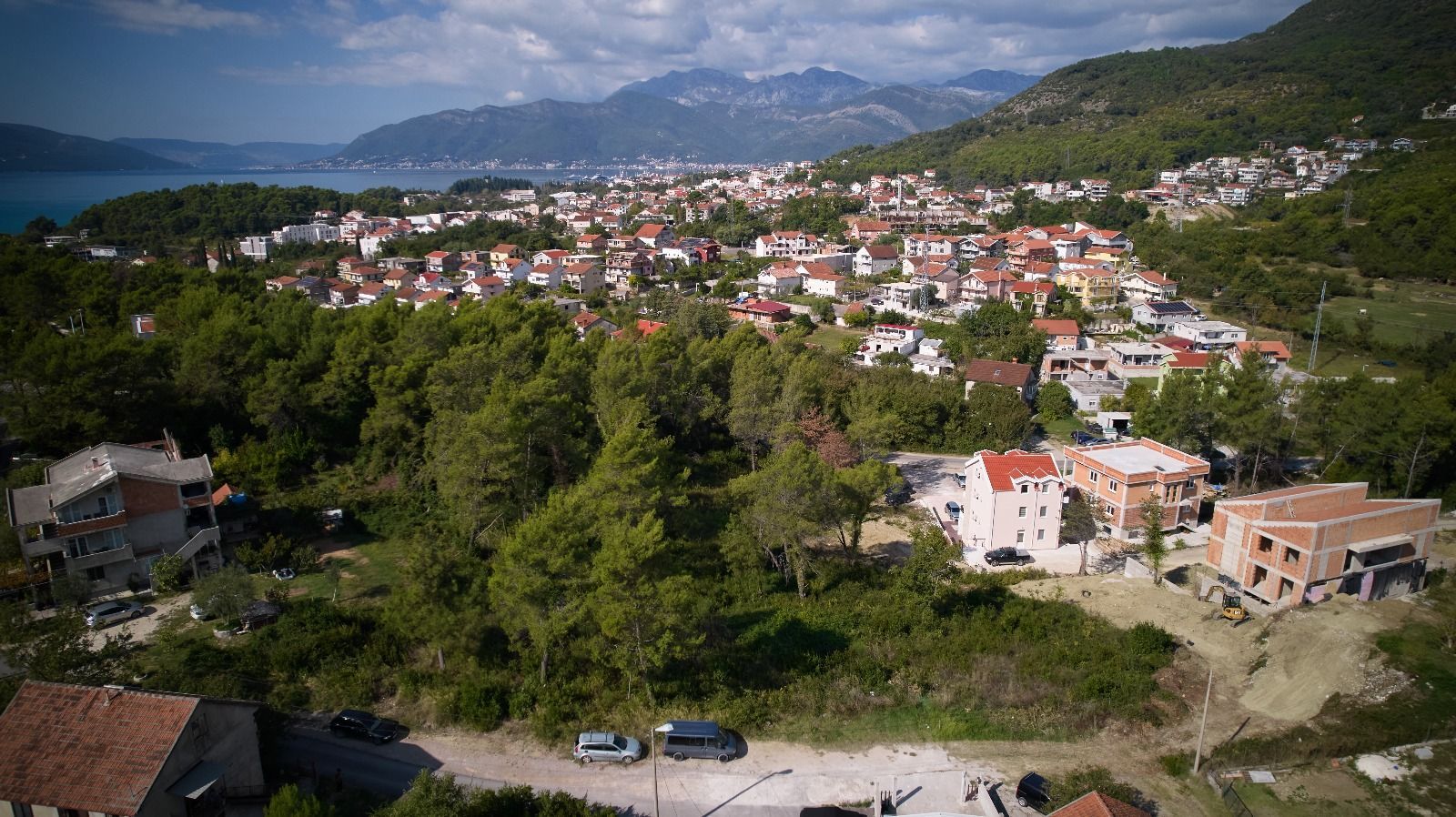 Prodaja zemljista 1.983 m² u Tivtu, Mrčevac – idealno za izgradnju stambenih objekata - Amfora Real Estate