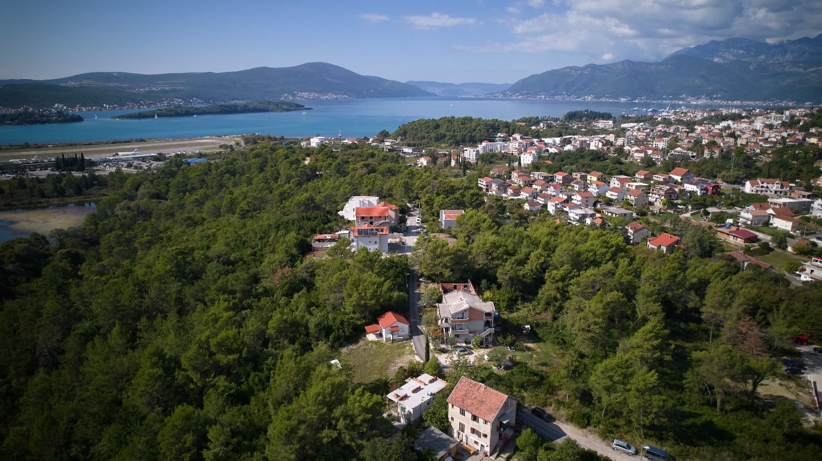 Prodaja zemljista 1.983 m² u Tivtu, Mrčevac – idealno za izgradnju stambenih objekata - Amfora Real Estate