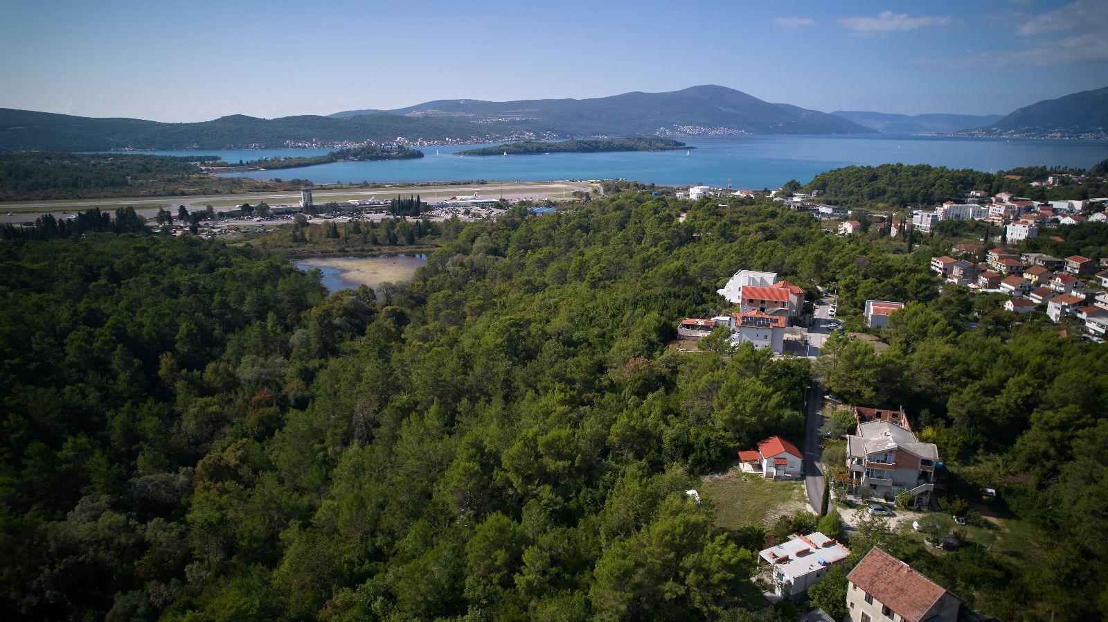 Prodaja zemljista 1.983 m² u Tivtu, Mrčevac – idealno za izgradnju stambenih objekata - Amfora Real Estate