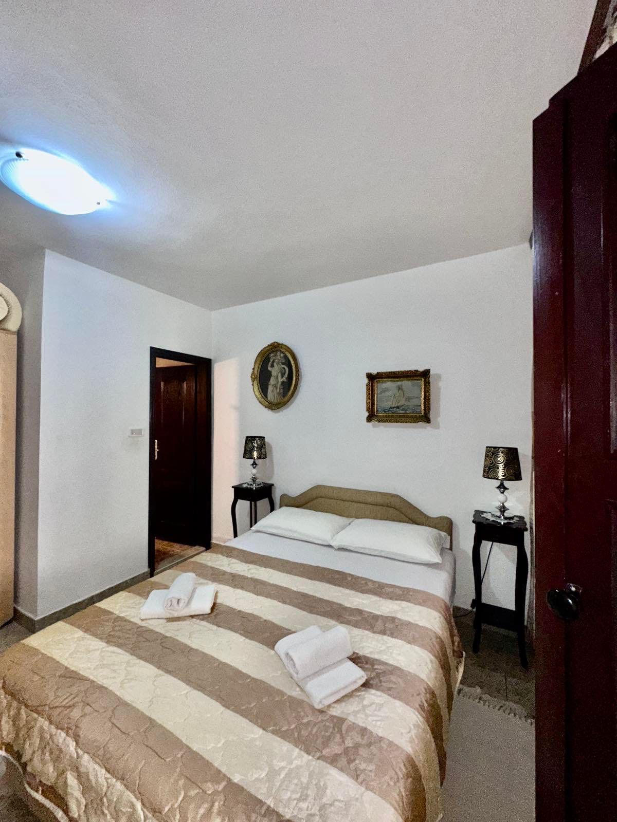 Prodaja jednosobnog stana 75m2 sa pogledom na more-Sveti Stefan,Budva - Amfora Real Estate
