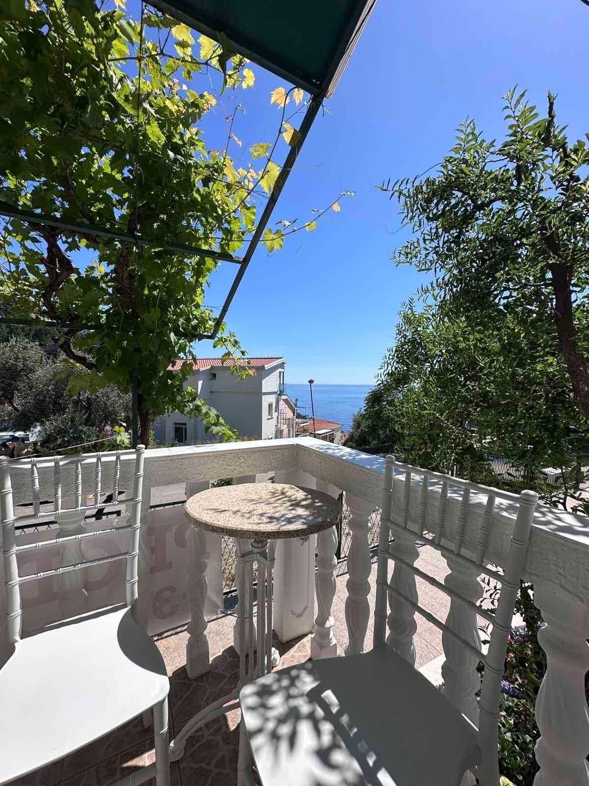 Prodaja jednosobnog stana 75m2 sa pogledom na more-Sveti Stefan,Budva - Amfora Real Estate