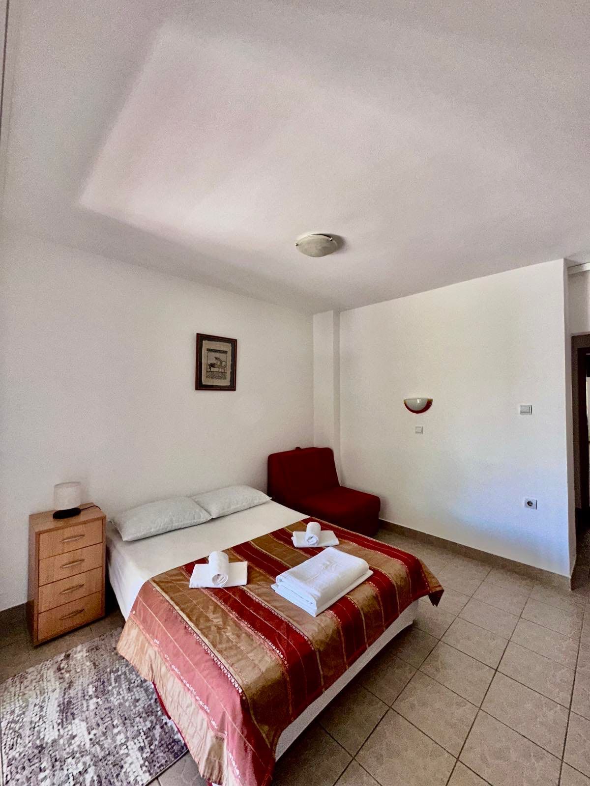 Prodaja jednosobnog stana 75m2 sa pogledom na more-Sveti Stefan,Budva - Amfora Real Estate