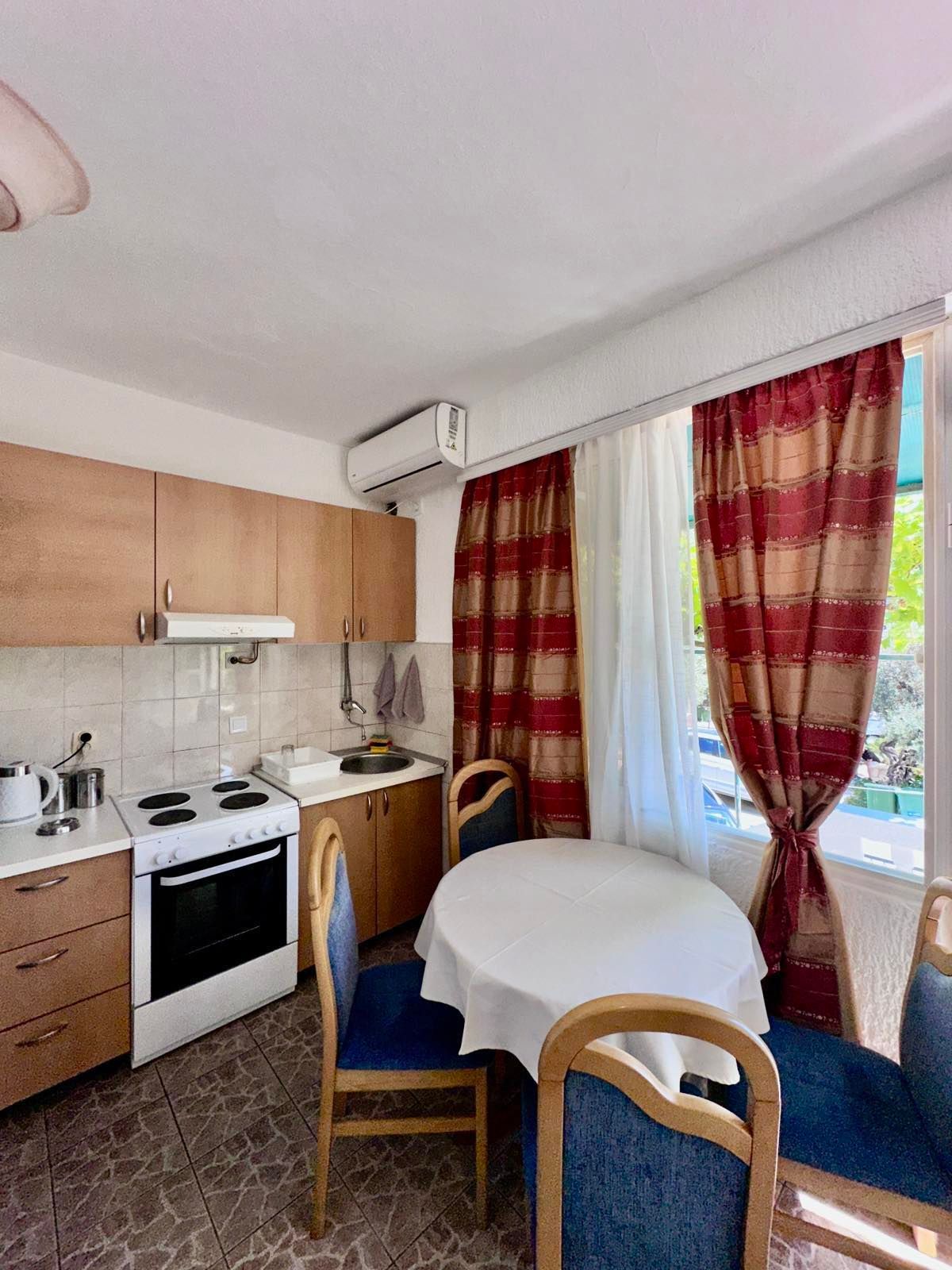 Prodaja jednosobnog stana 75m2 sa pogledom na more-Sveti Stefan,Budva - Amfora Real Estate