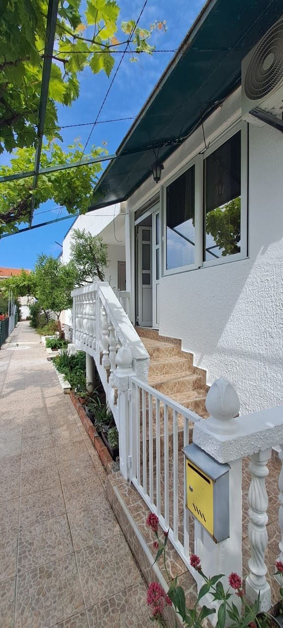 Prodaja jednosobnog stana 75m2 sa pogledom na more-Sveti Stefan,Budva - Amfora Real Estate