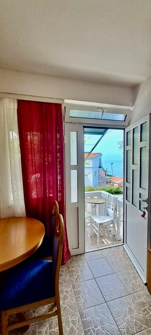 Prodaja jednosobnog stana 75m2 sa pogledom na more-Sveti Stefan,Budva - Amfora Real Estate