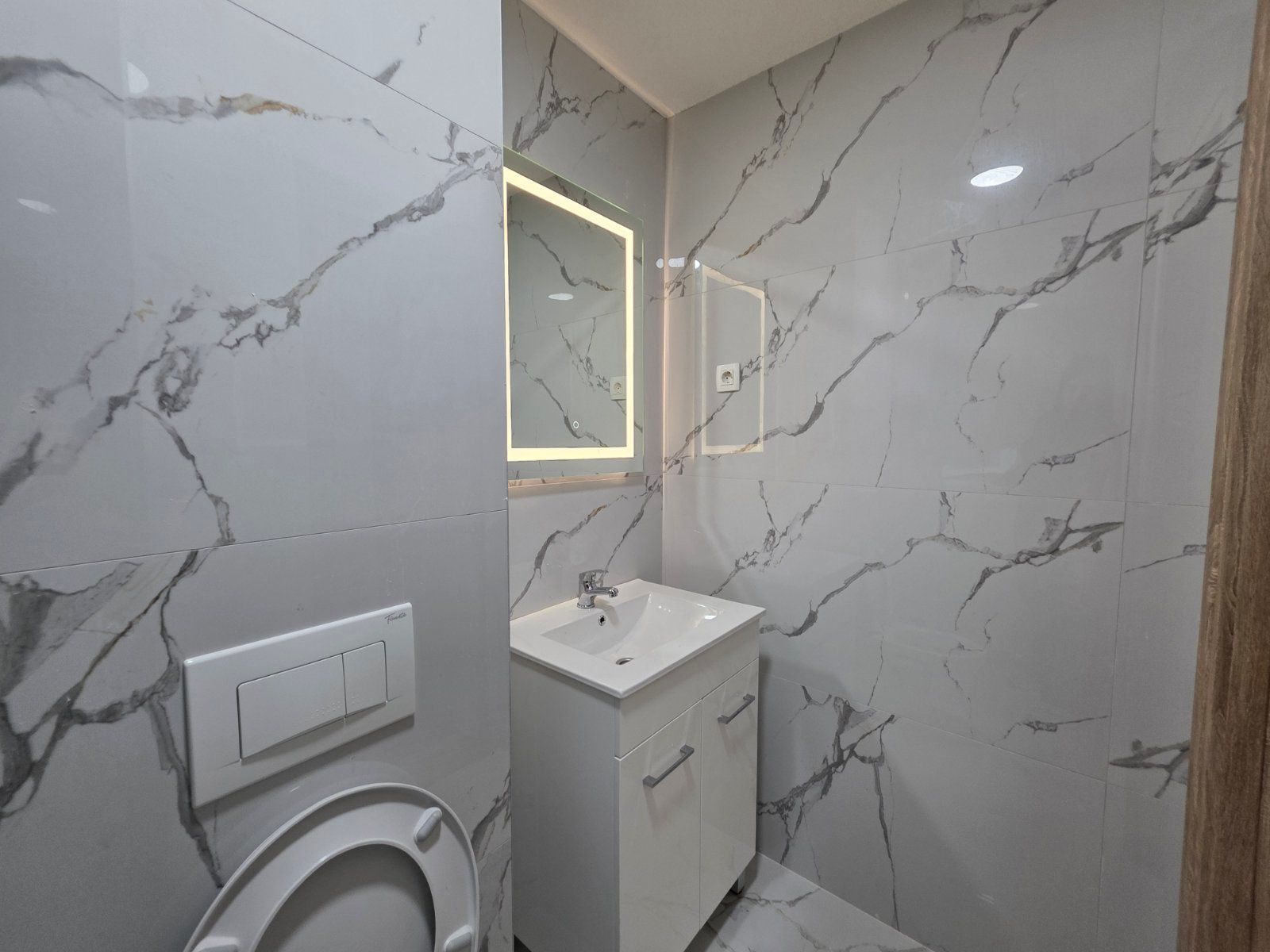 Prodaja Jednosobnog stana 46m² u Novoj Zgradi u Bečićima – Bez 3% Poreza! - Amfora Real Estate