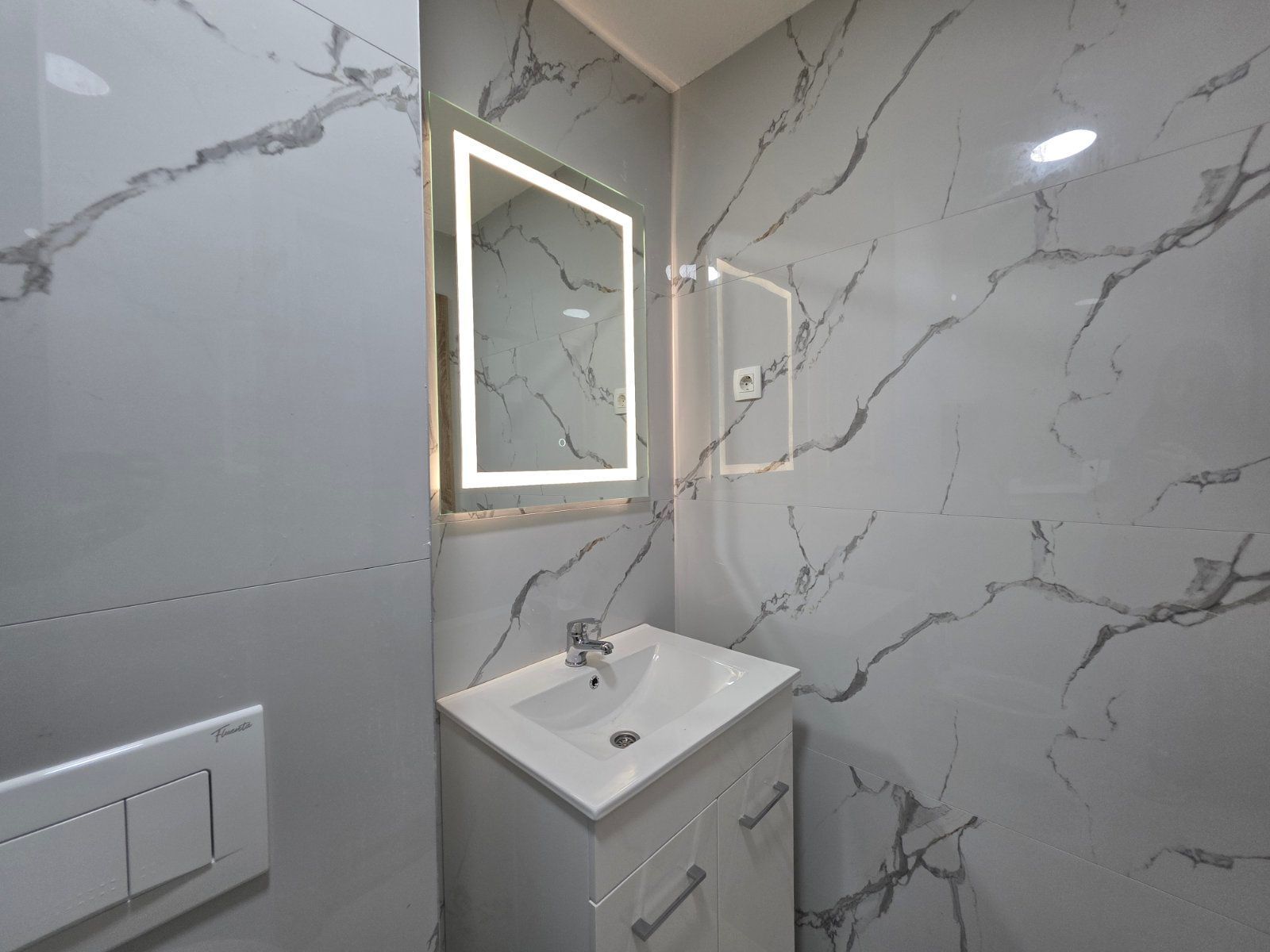 Prodaja Jednosobnog stana 46m² u Novoj Zgradi u Bečićima – Bez 3% Poreza! - Amfora Real Estate