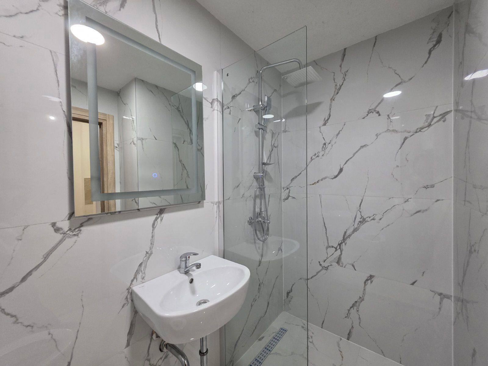 Prodaja Studio Apartmana 31m² sa bocnim pogledom na more u Novoj Zgradi u Bečićima – Bez 3% Poreza! - Amfora Real Estate