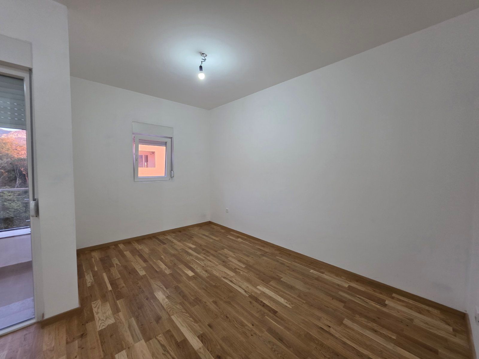 Prodaja Studio Apartmana 31m² sa bocnim pogledom na more u Novoj Zgradi u Bečićima – Bez 3% Poreza! - Amfora Real Estate