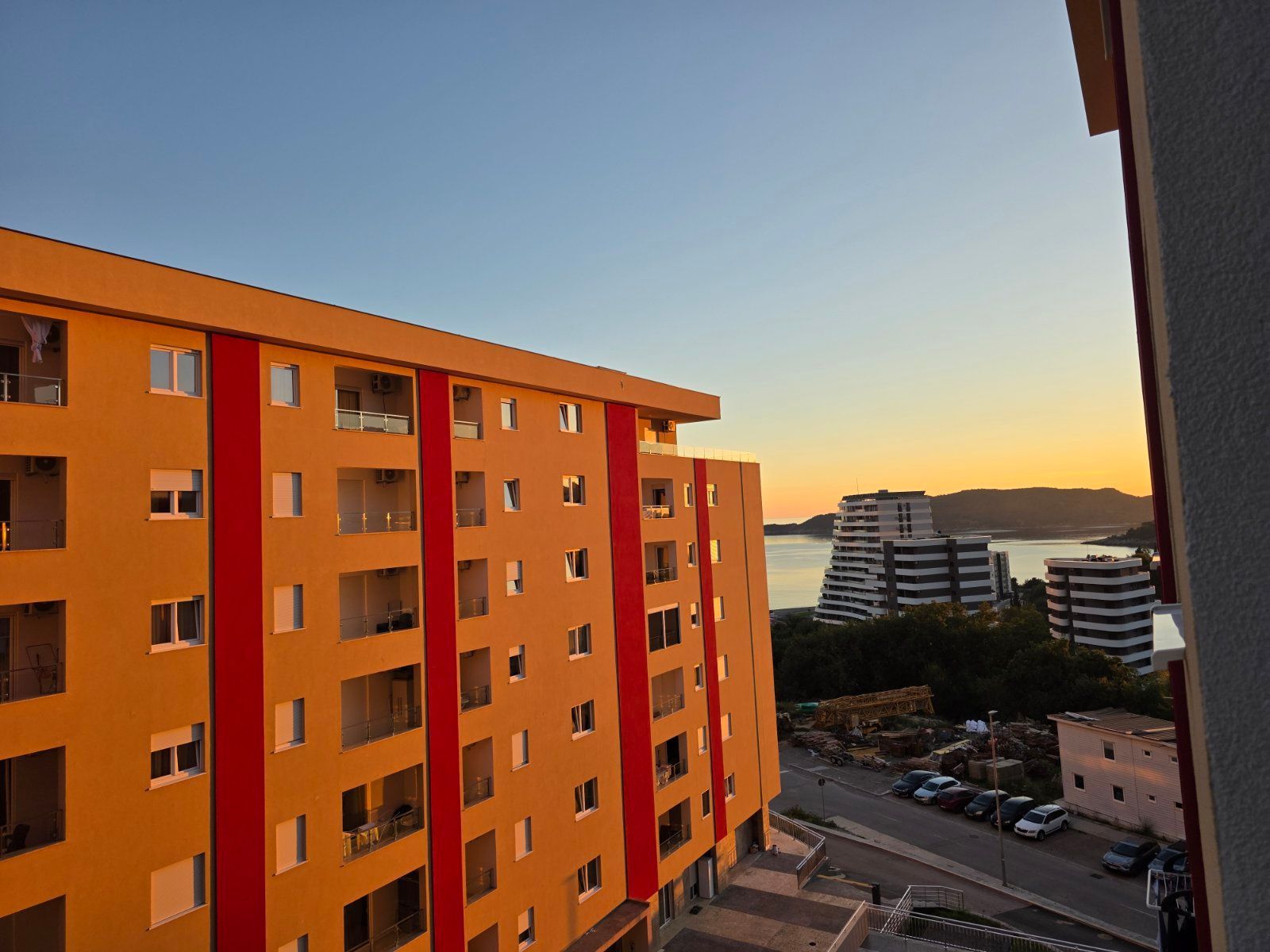 Prodaja Studio Apartmana 31m² sa bocnim pogledom na more u Novoj Zgradi u Bečićima – Bez 3% Poreza! - Amfora Real Estate