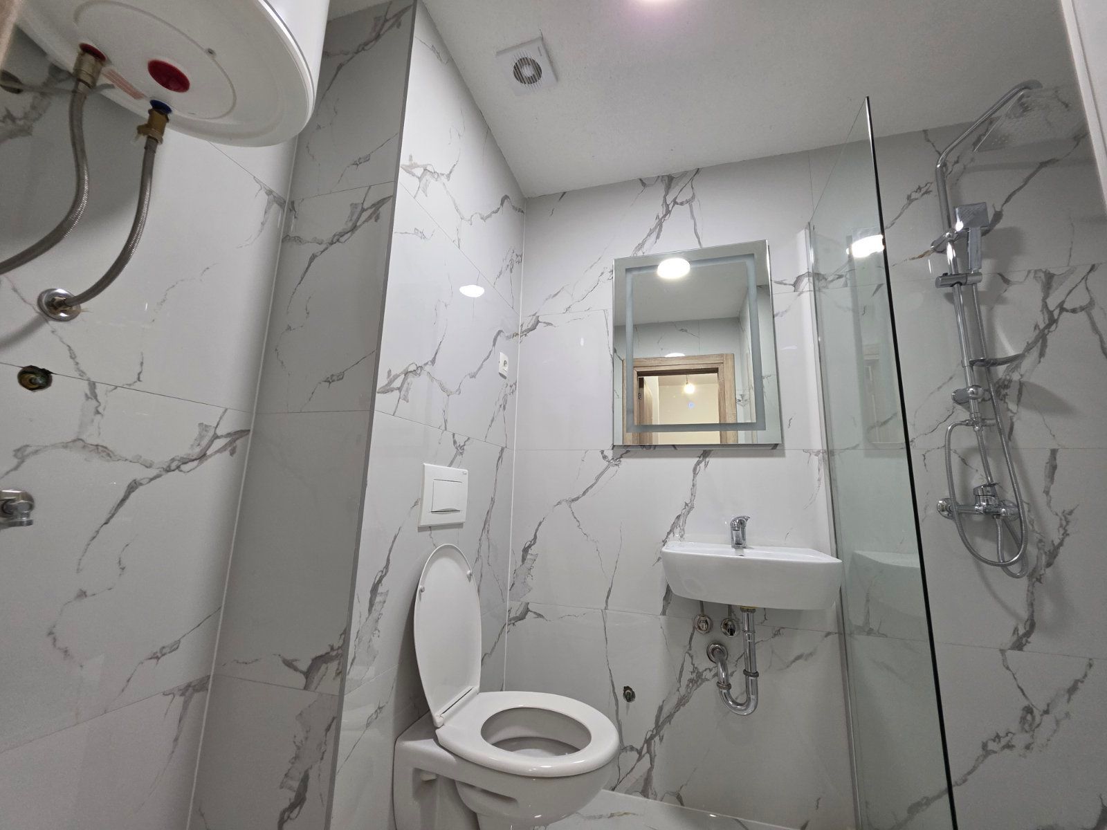 Prodaja Studio Apartmana 31m² sa bocnim pogledom na more u Novoj Zgradi u Bečićima – Bez 3% Poreza! - Amfora Real Estate