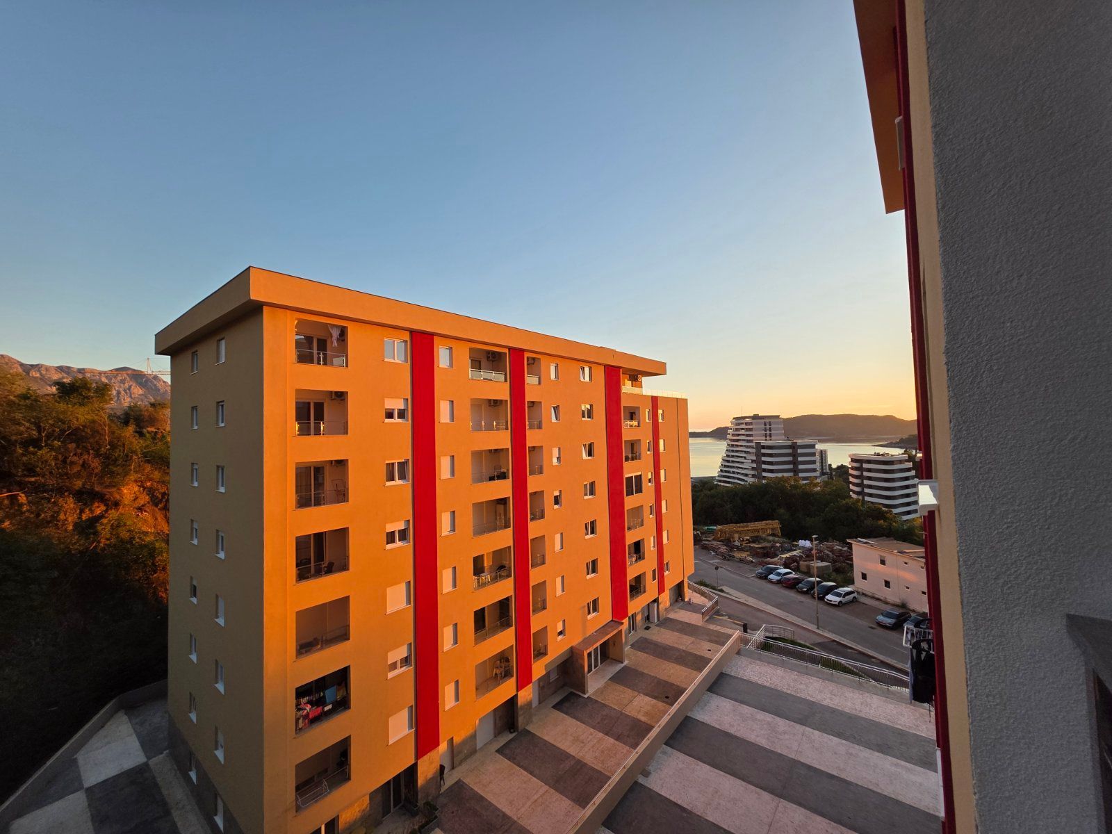 Prodaja Studio Apartmana 31m² sa bocnim pogledom na more u Novoj Zgradi u Bečićima – Bez 3% Poreza! - Amfora Real Estate