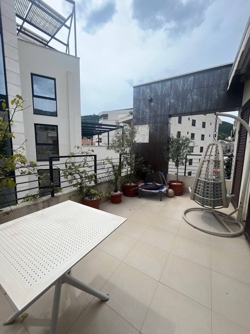 Prodaja modernog dvosobnog stana sa garažom – Centar Budve, 83 m² - Amfora Real Estate