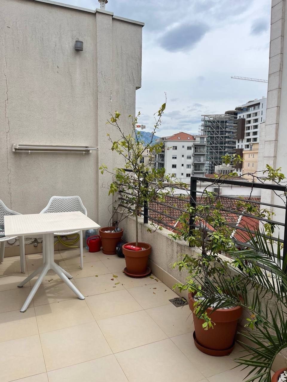 Prodaja modernog dvosobnog stana sa garažom – Centar Budve, 83 m² - Amfora Real Estate