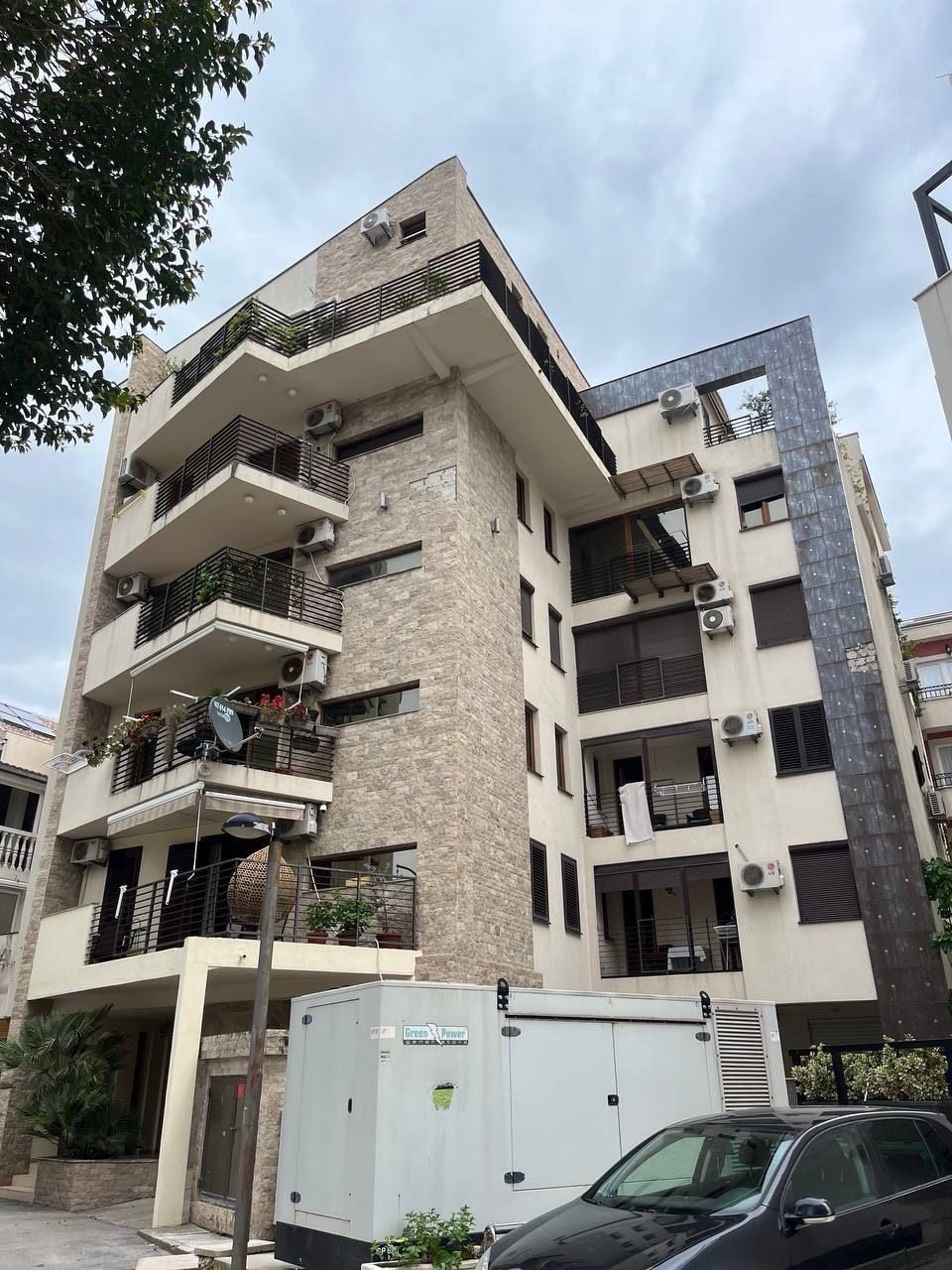 Prodaja modernog dvosobnog stana sa garažom – Centar Budve, 83 m² - Amfora Real Estate