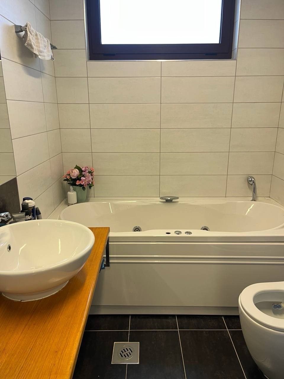 Prodaja modernog dvosobnog stana sa garažom – Centar Budve, 83 m² - Amfora Real Estate