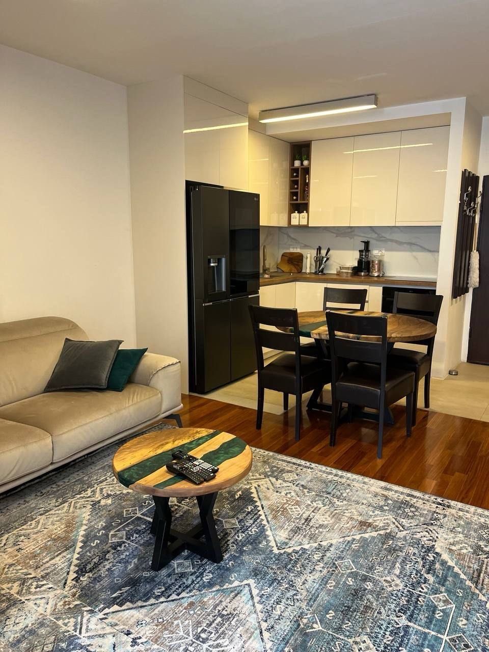 Prodaja modernog dvosobnog stana sa garažom – Centar Budve, 83 m² - Amfora Real Estate