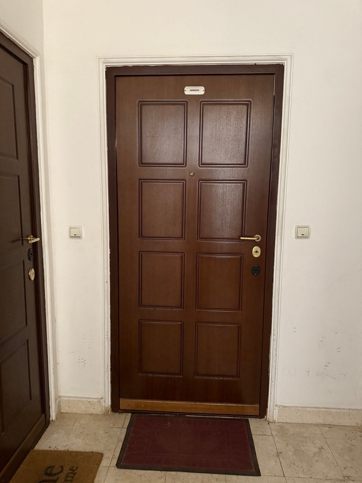 Izdavanje dvosobnog stana u centru Budve – 200 m od mora (dugoročno) - Amfora Real Estate