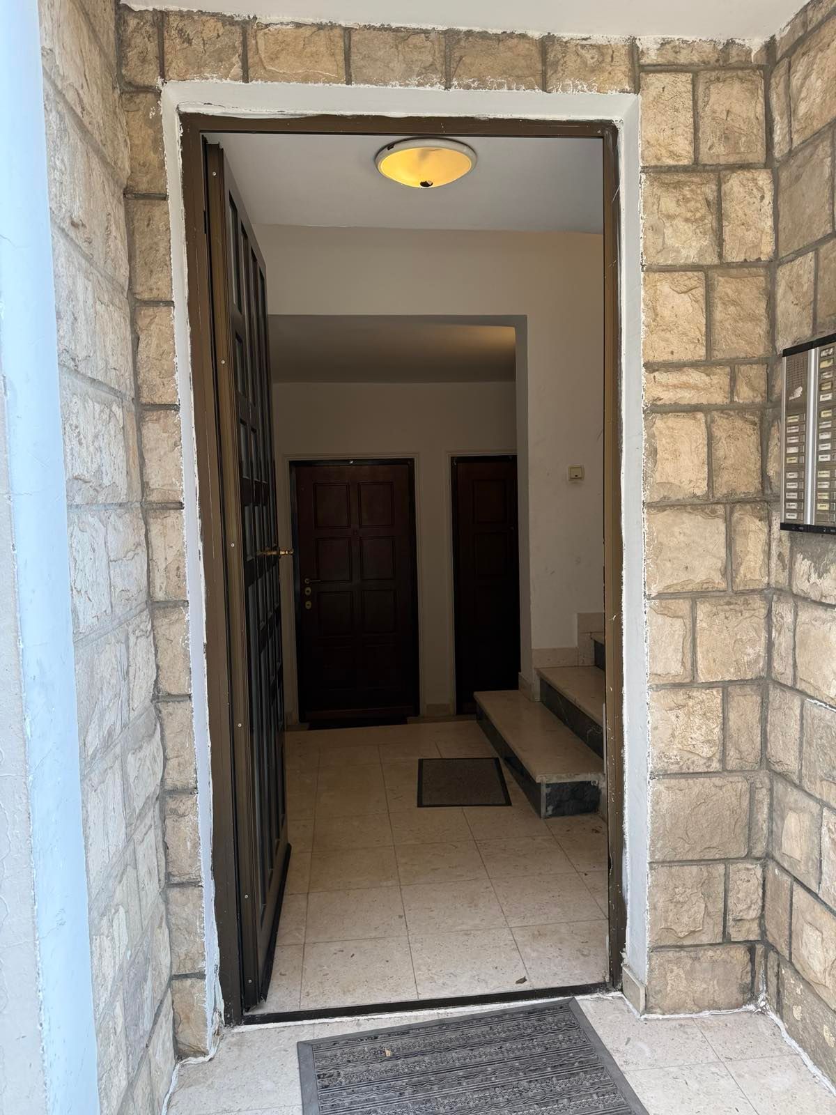 Izdavanje dvosobnog stana u centru Budve – 200 m od mora (dugoročno) - Amfora Real Estate