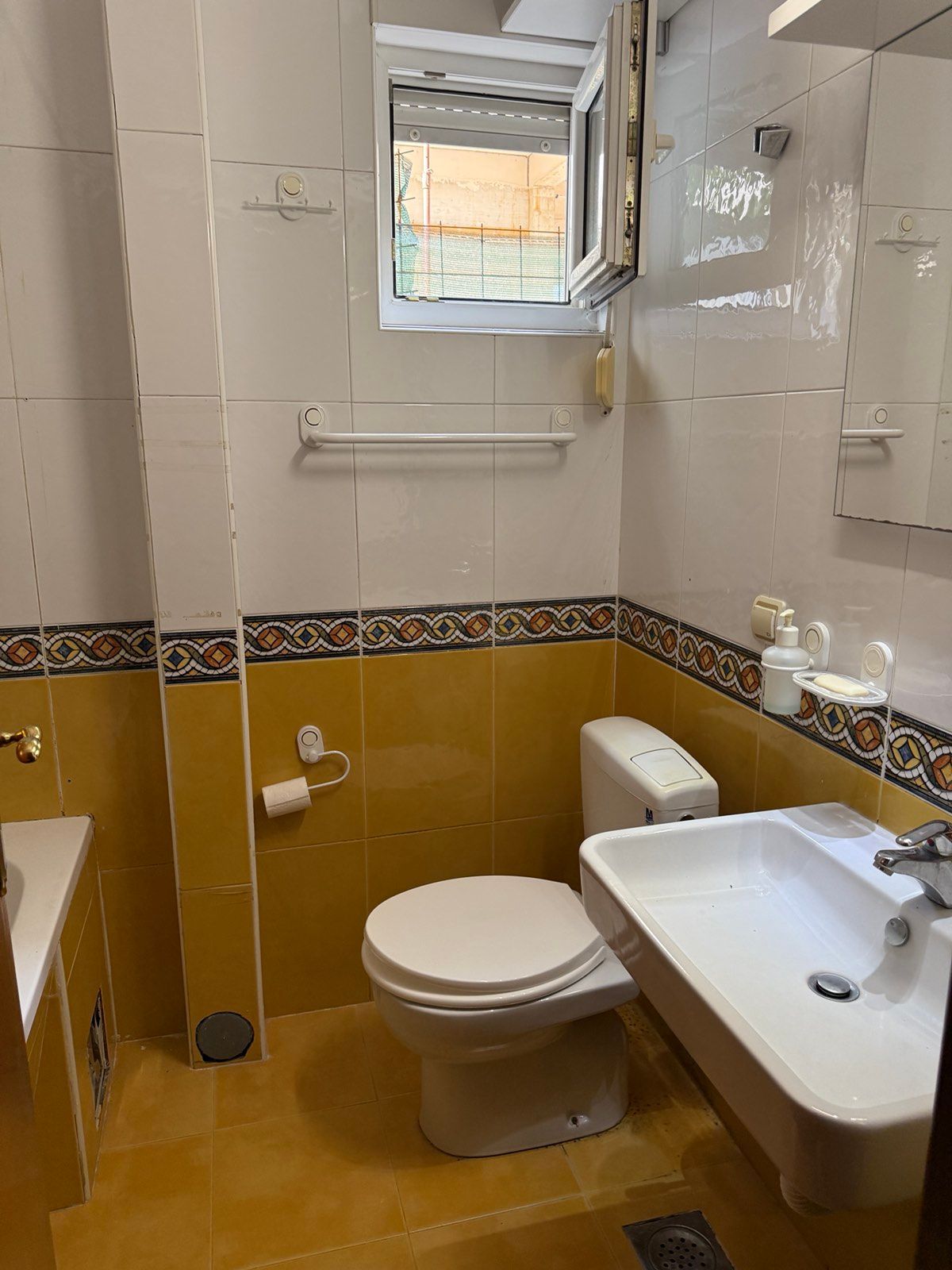 Izdavanje dvosobnog stana u centru Budve – 200 m od mora (dugoročno) - Amfora Real Estate