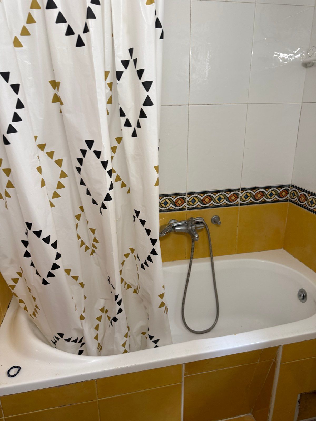 Izdavanje dvosobnog stana u centru Budve – 200 m od mora (dugoročno) - Amfora Real Estate