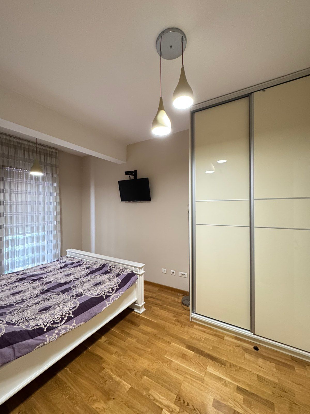 Izdavanje trosobnog stana 95 m² – Podgorica, potpuno namešten sa parking mestom (NA DUZI PERIOD) - Amfora Real Estate