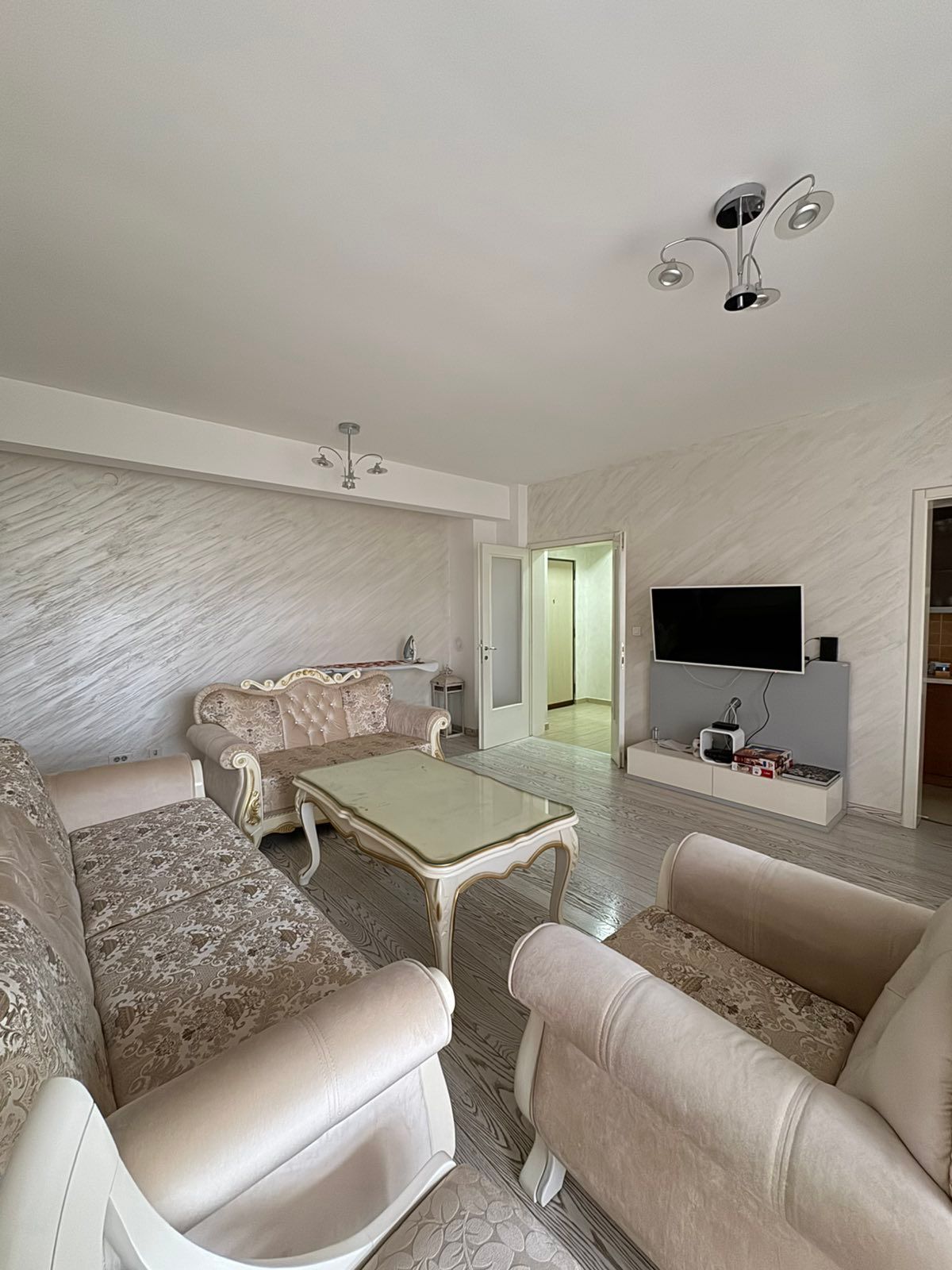 Izdavanje trosobnog stana 95 m² – Podgorica, potpuno namešten sa parking mestom (NA DUZI PERIOD) - Amfora Real Estate