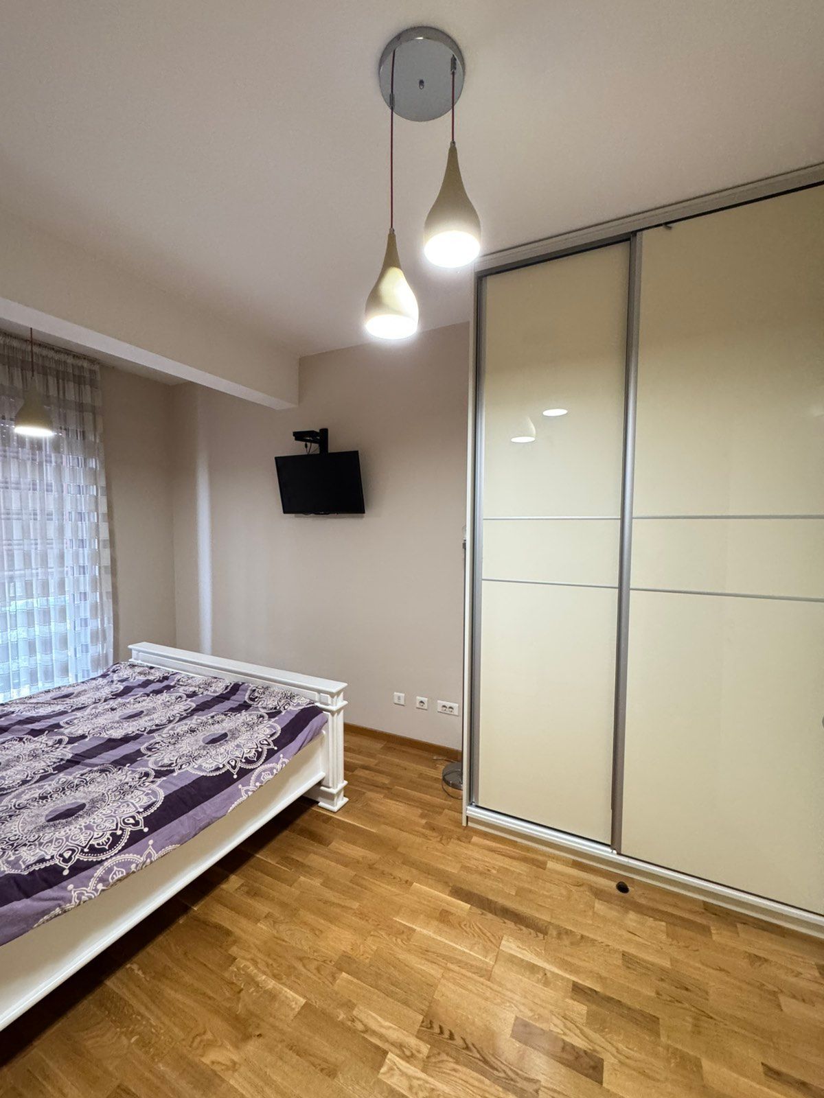 Izdavanje trosobnog stana 95 m² – Podgorica, potpuno namešten sa parking mestom (NA DUZI PERIOD) - Amfora Real Estate