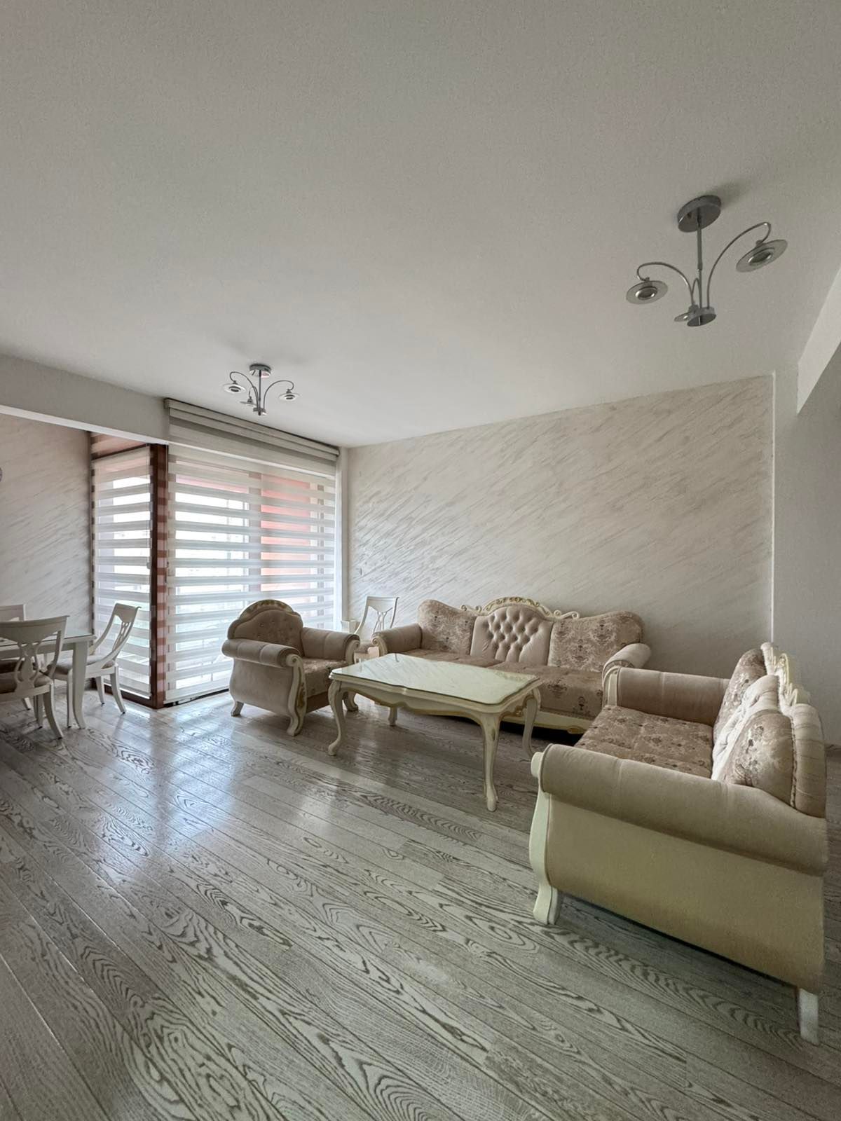 Izdavanje trosobnog stana 95 m² – Podgorica, potpuno namešten sa parking mestom (NA DUZI PERIOD) - Amfora Real Estate