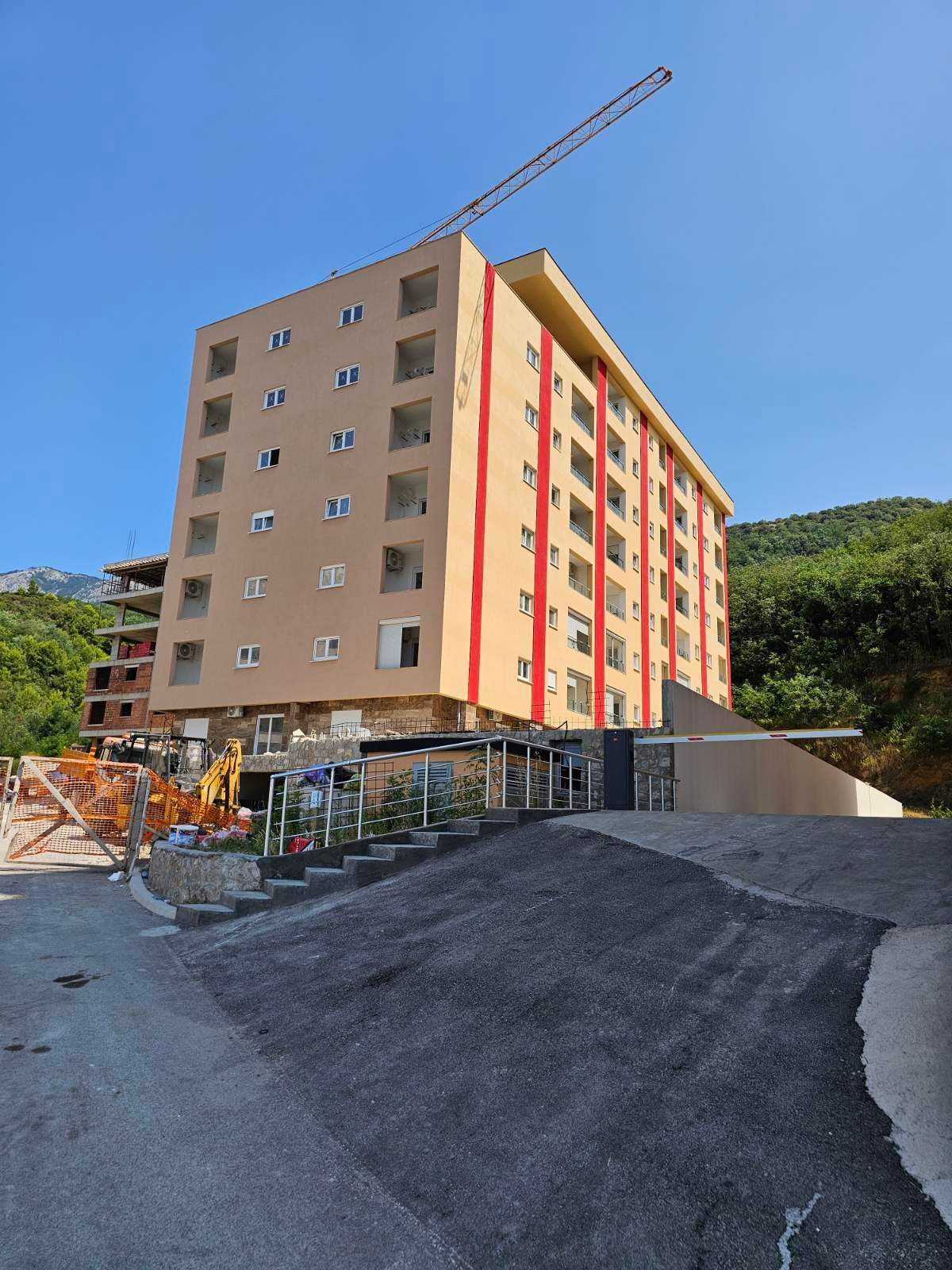 Prodaja Jednosobnog stana 43m² u Novoj Zgradi u Bečićima – Bez 3% Poreza! - Amfora Real Estate