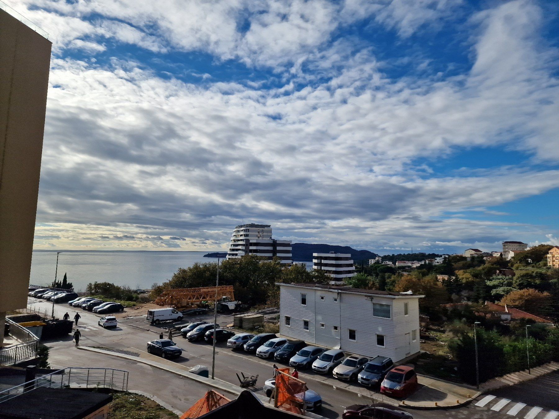 Dvosoban Stan 58m² s Pogledom na More u Bečićima – Nova Zgrada, Bez 3% Poreza! - Amfora Real Estate