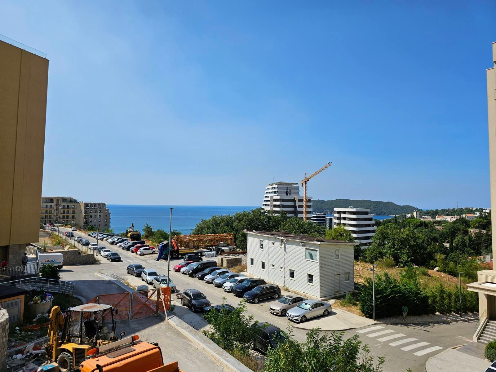 Dvosoban Stan 58m² s Pogledom na More u Bečićima – Nova Zgrada, Bez 3% Poreza! - Amfora Real Estate