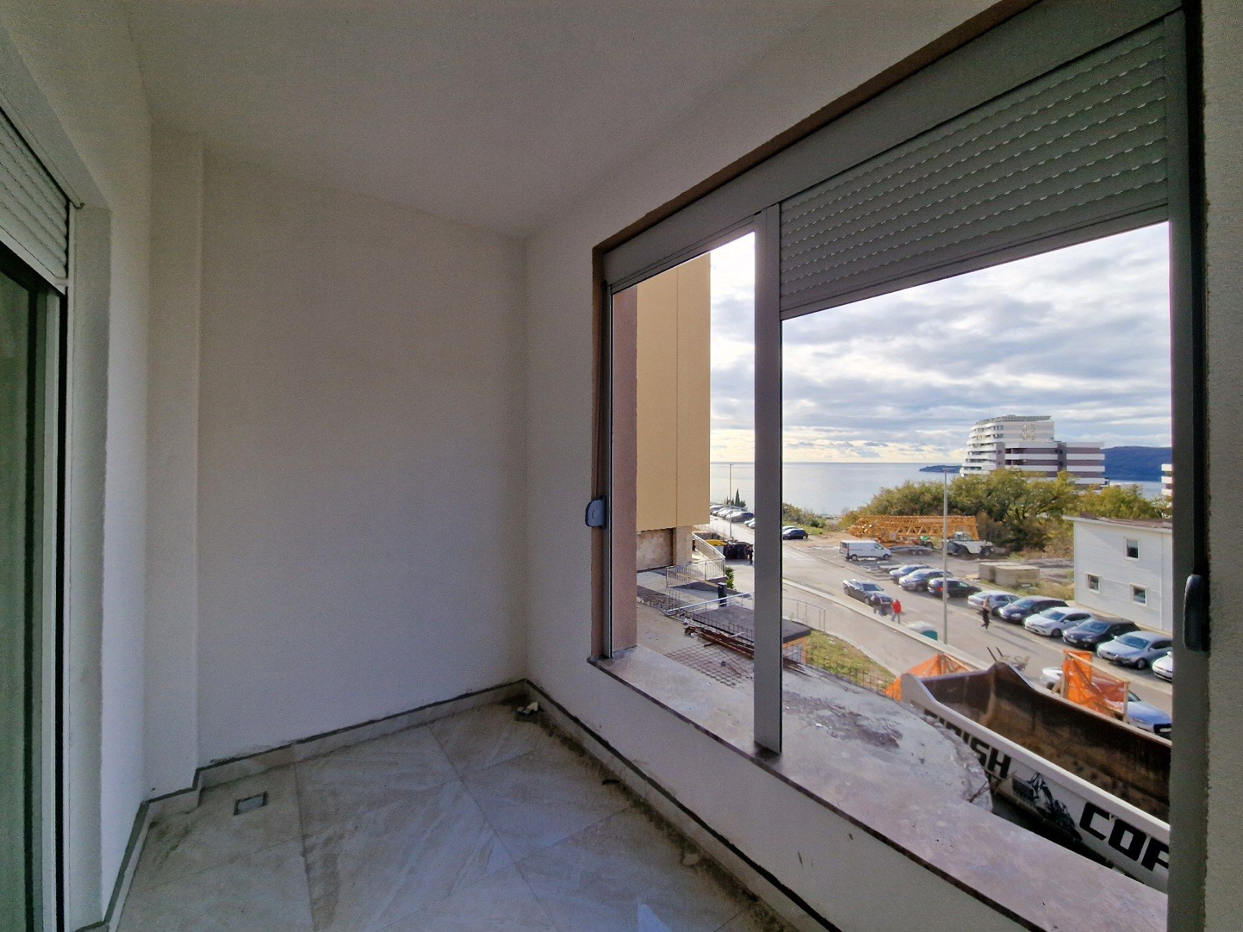 Dvosoban Stan 58m² s Pogledom na More u Bečićima – Nova Zgrada, Bez 3% Poreza! - Amfora Real Estate