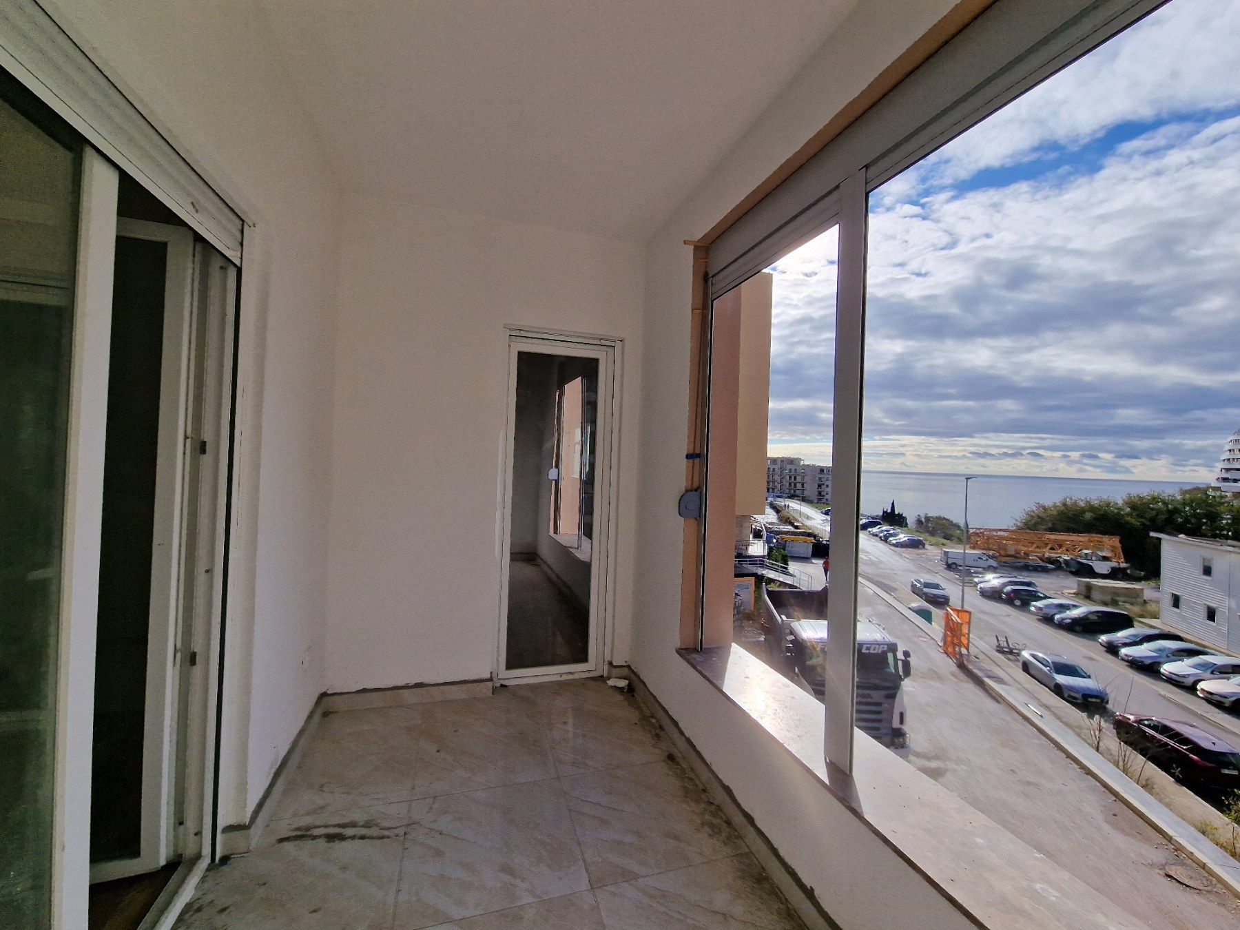 Dvosoban Stan 58m² s Pogledom na More u Bečićima – Nova Zgrada, Bez 3% Poreza! - Amfora Real Estate