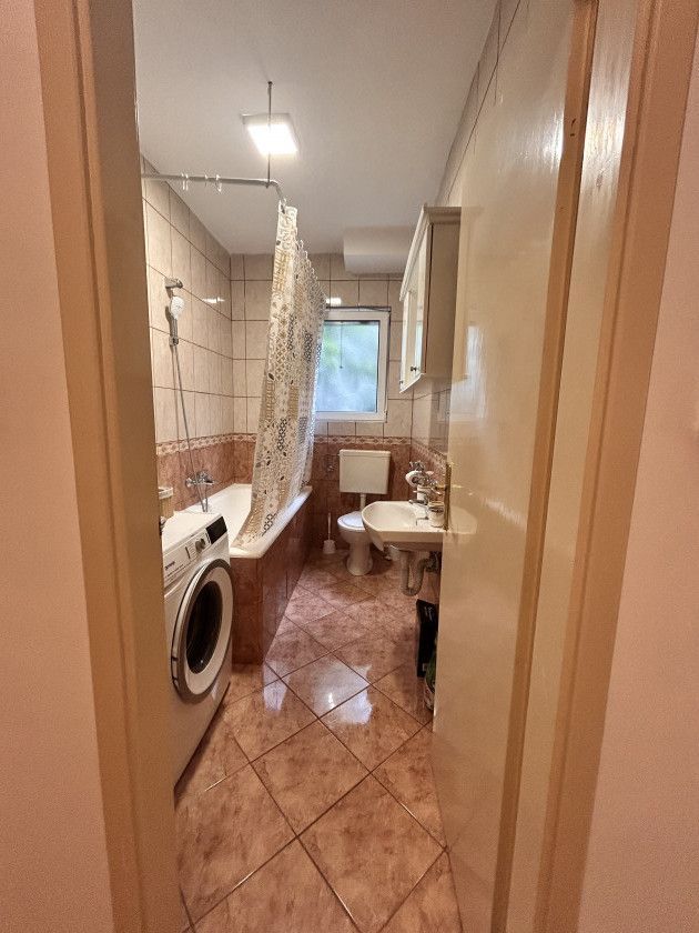 Izdavanje prostranog prizemlja kuće u Kalimanju – 10 minuta od centra, blizu mora (na duzi period) - Amfora Real Estate